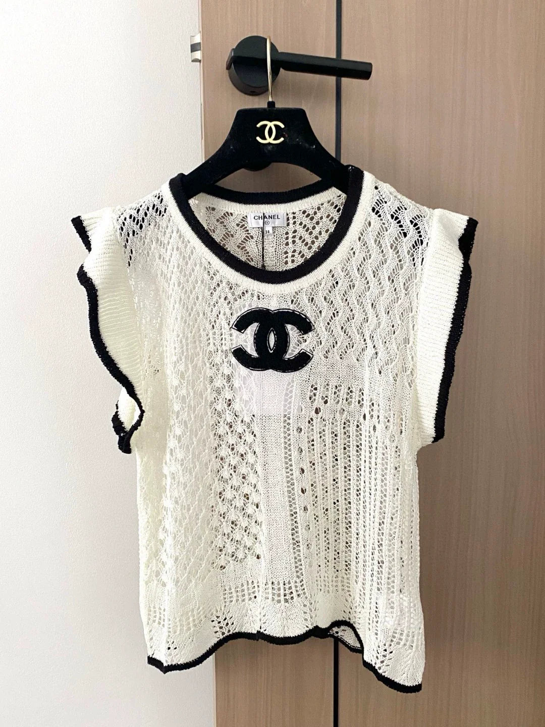 25 new hollow lotus sleeve knitted vest