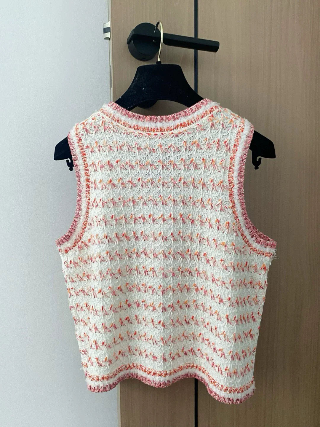 C 25 New Color Stripe Brooch Embellishment Round Neck Sleeveless Knit Tank Top