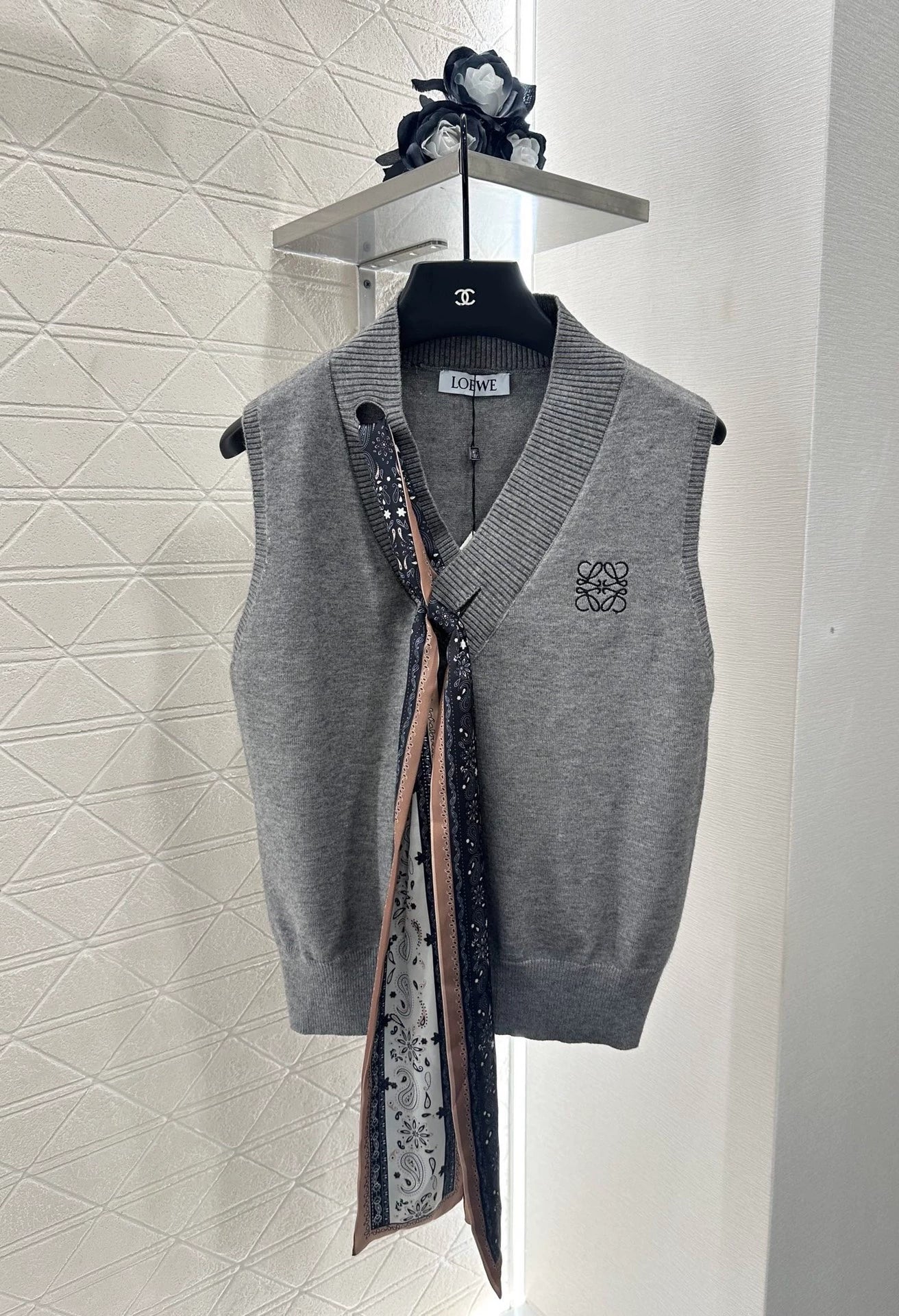 LO 25 Scarf Knit Vest