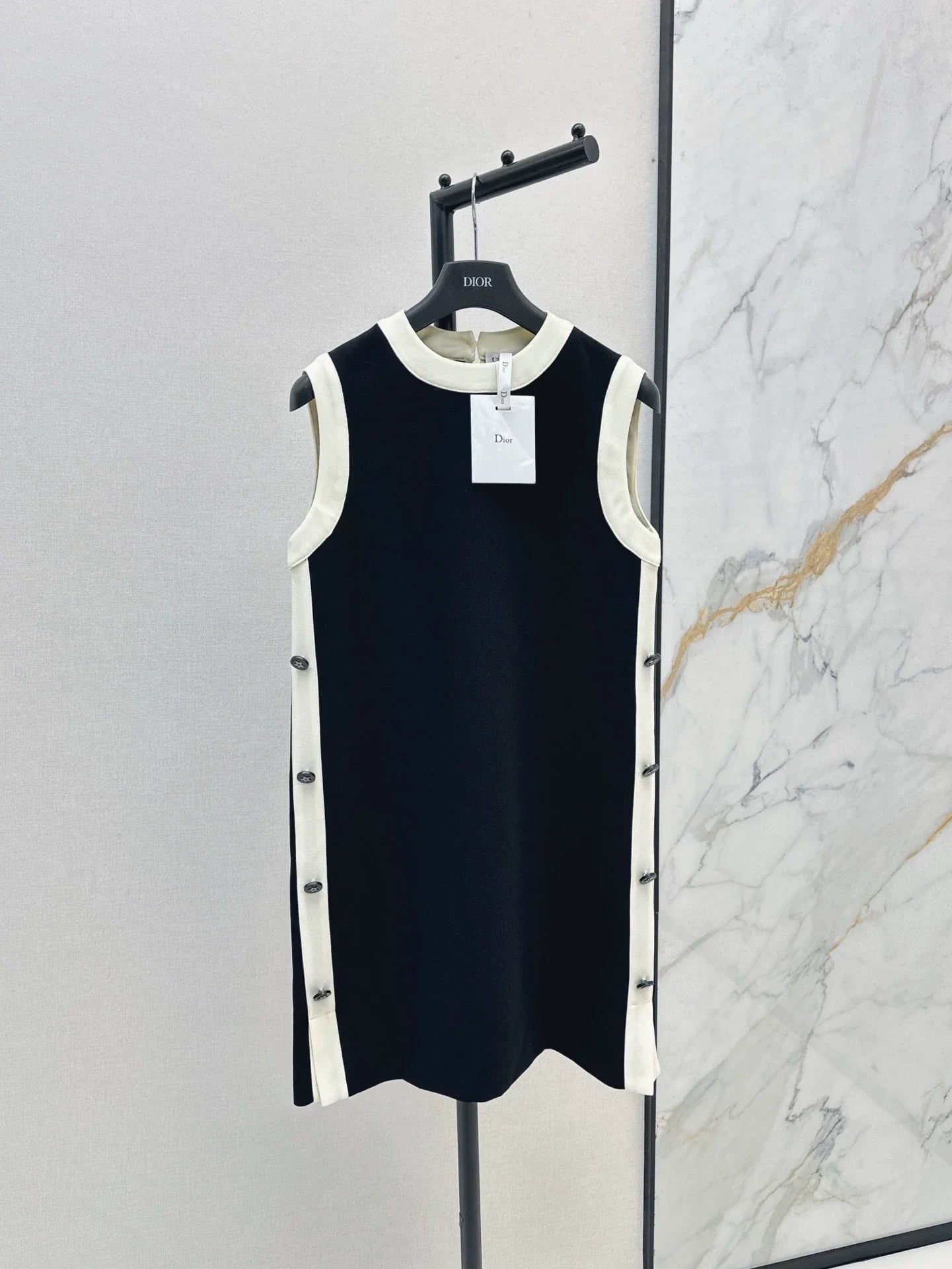 D 25 Spring/Summer New Classic Round Neck Sleeveless Dresses