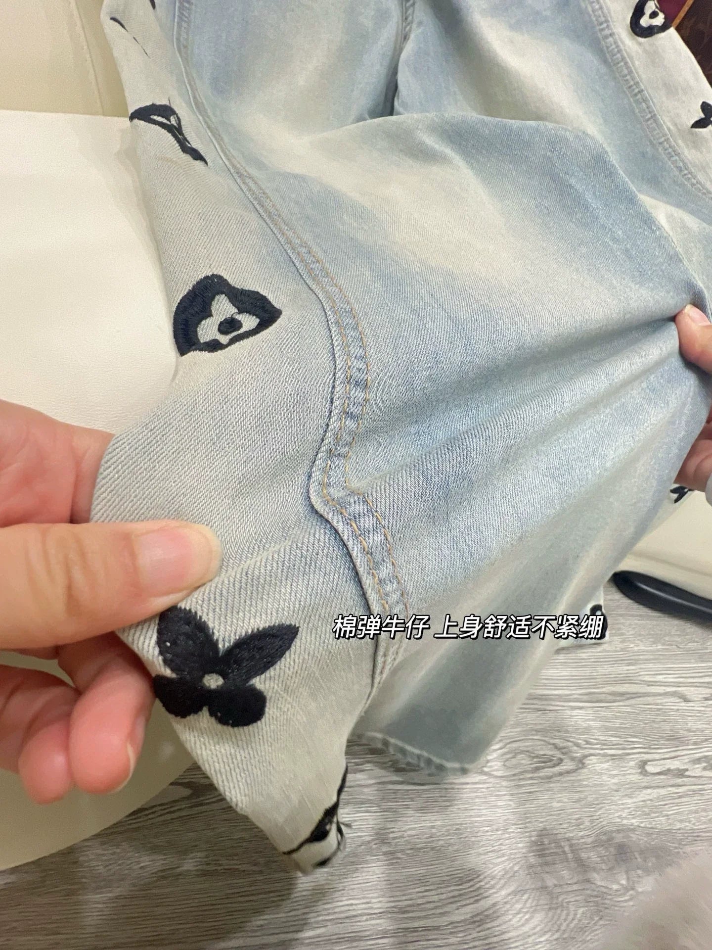 L 25 Embroidered Stretch Jeans