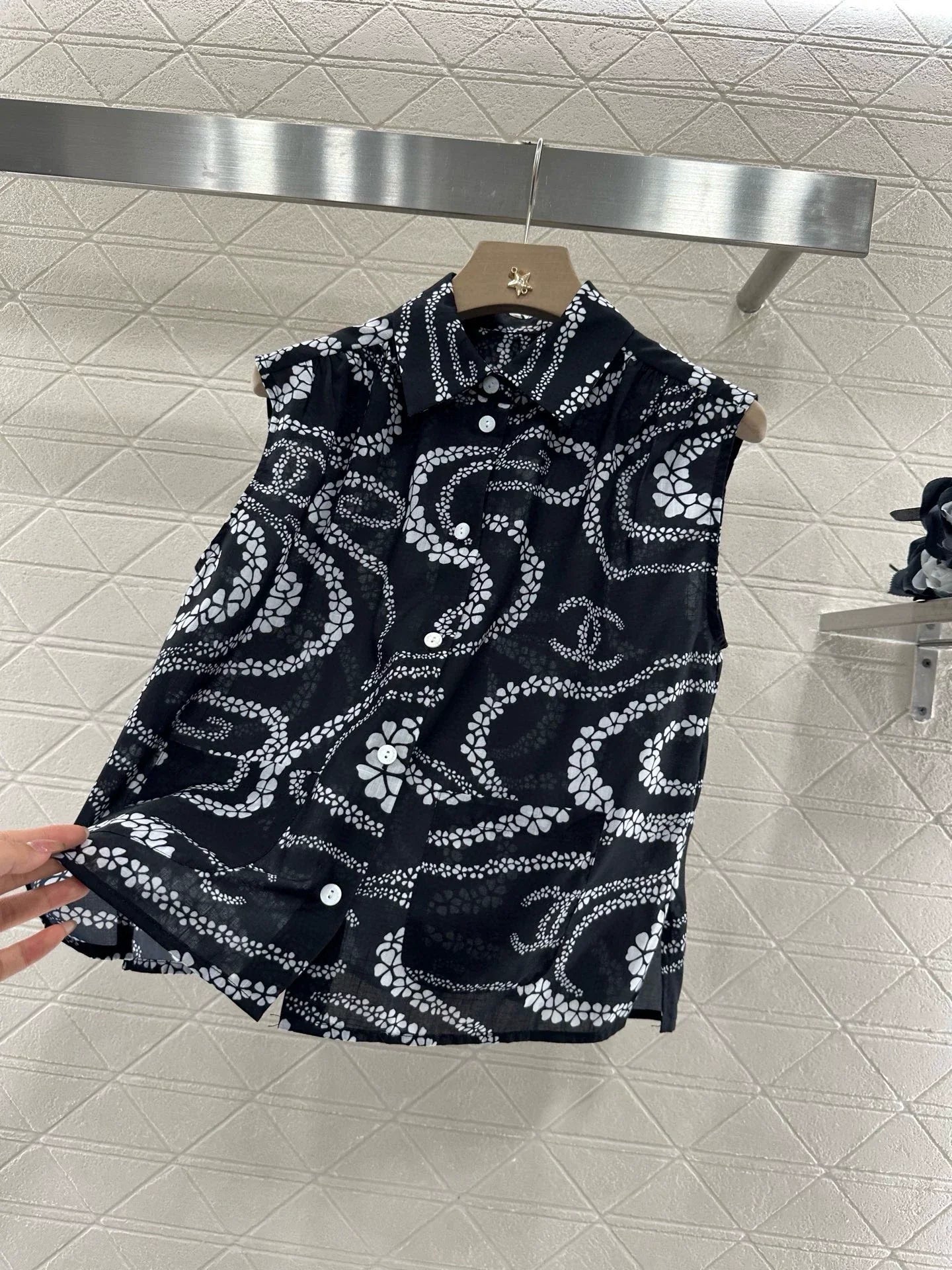 C 25 Printed Sleeveless Vest Shirt