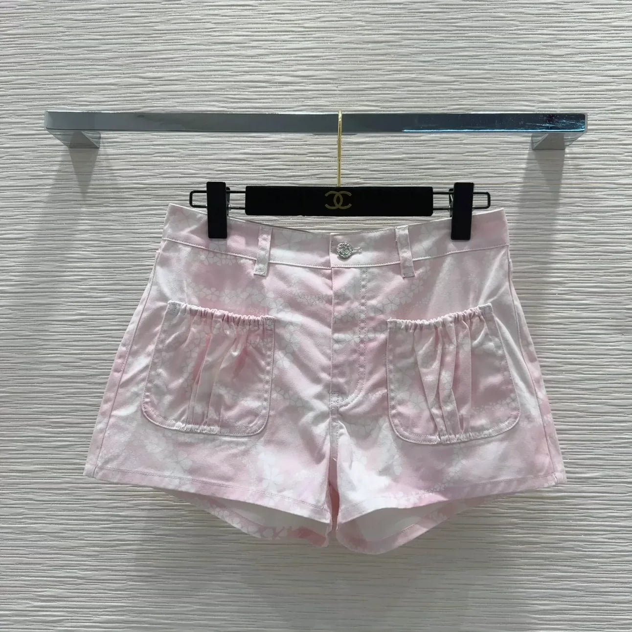 c 25 New color clashing printed pocket shorts