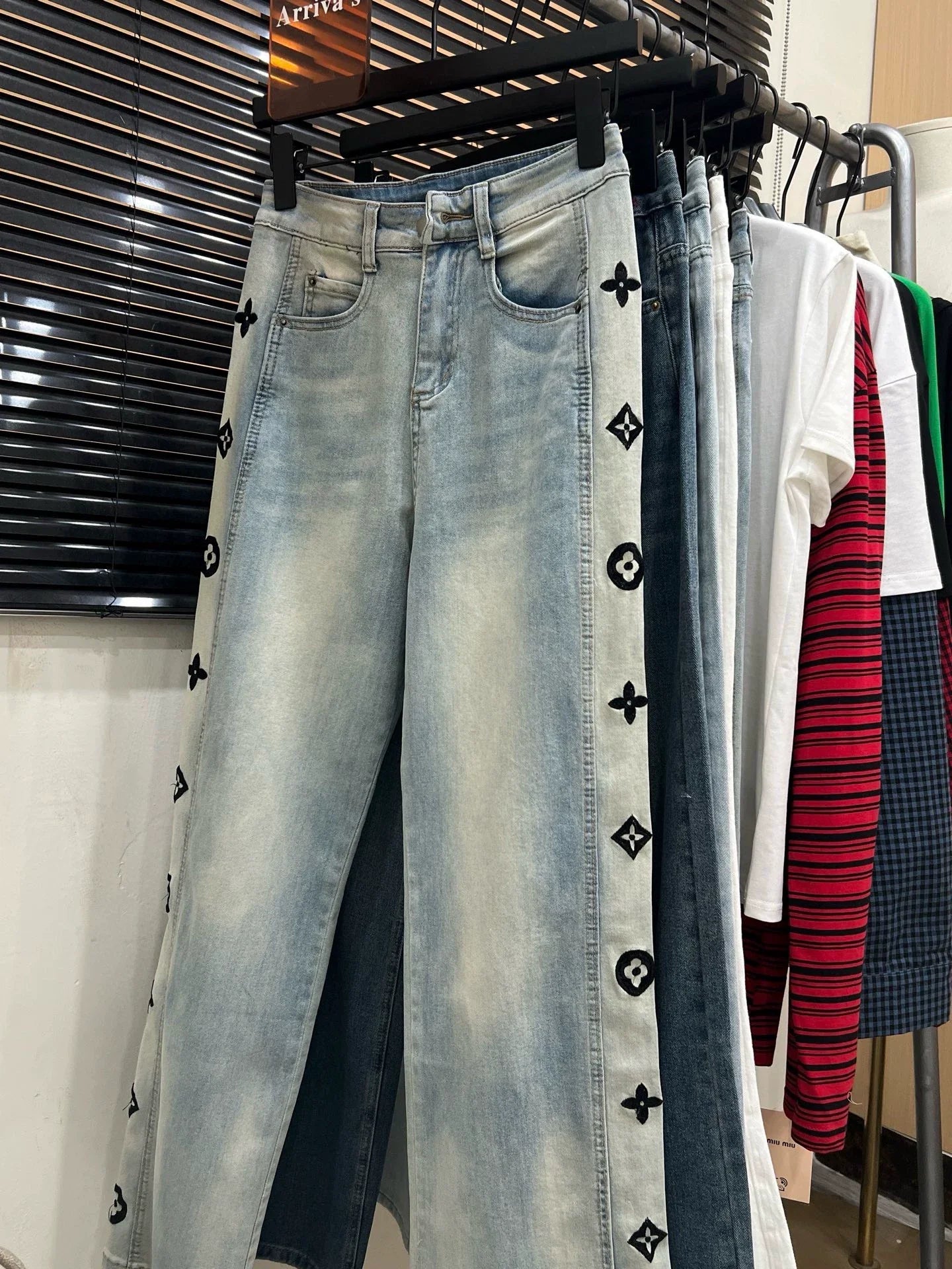 L 25 Embroidered Stretch Jeans