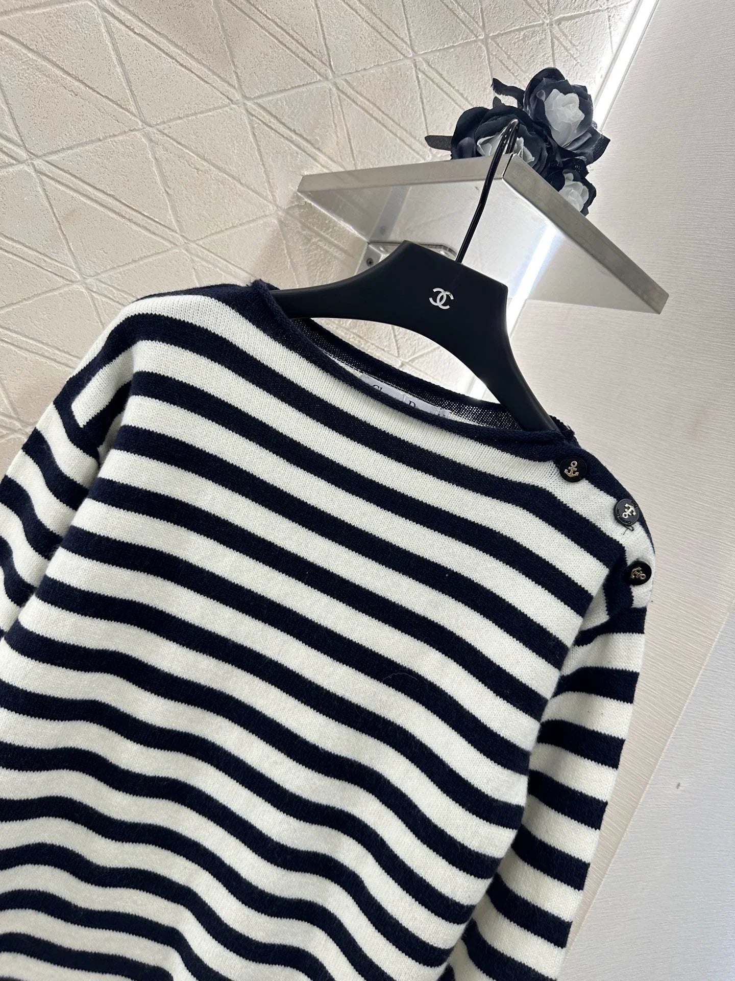 D 25 Striped long-sleeved knit top