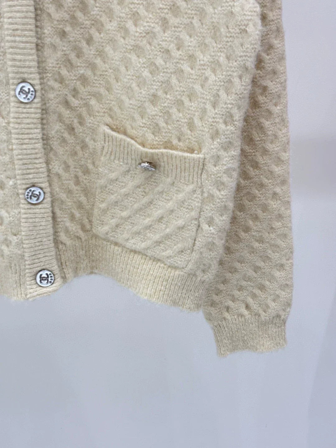 C 25 Spring and Summer new V-neck letter logo white intarsia button knitted cardigan
