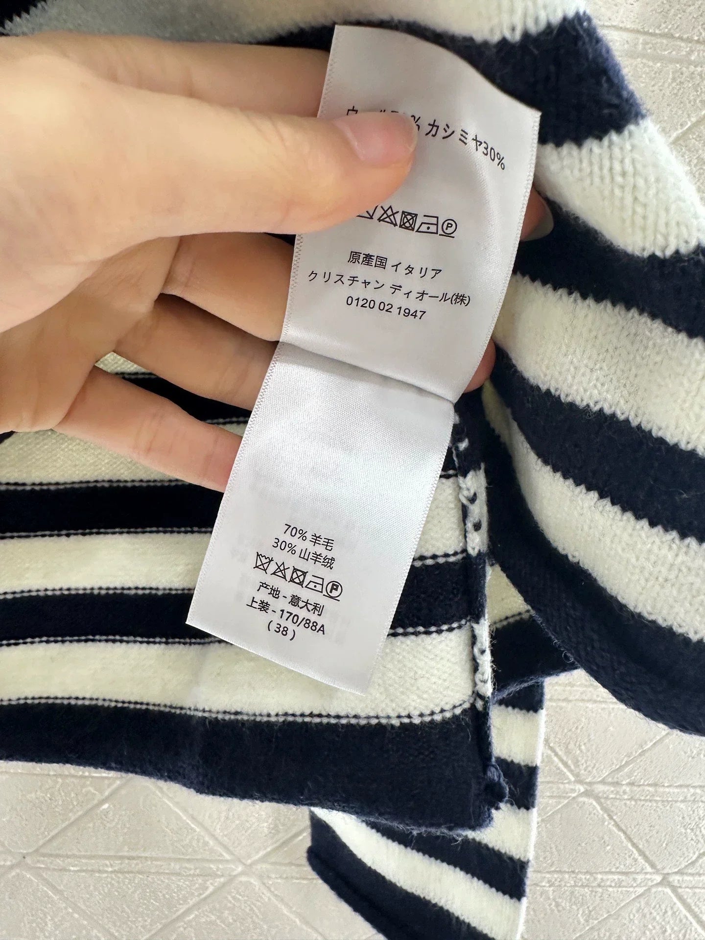 D 25 Striped long-sleeved knit top