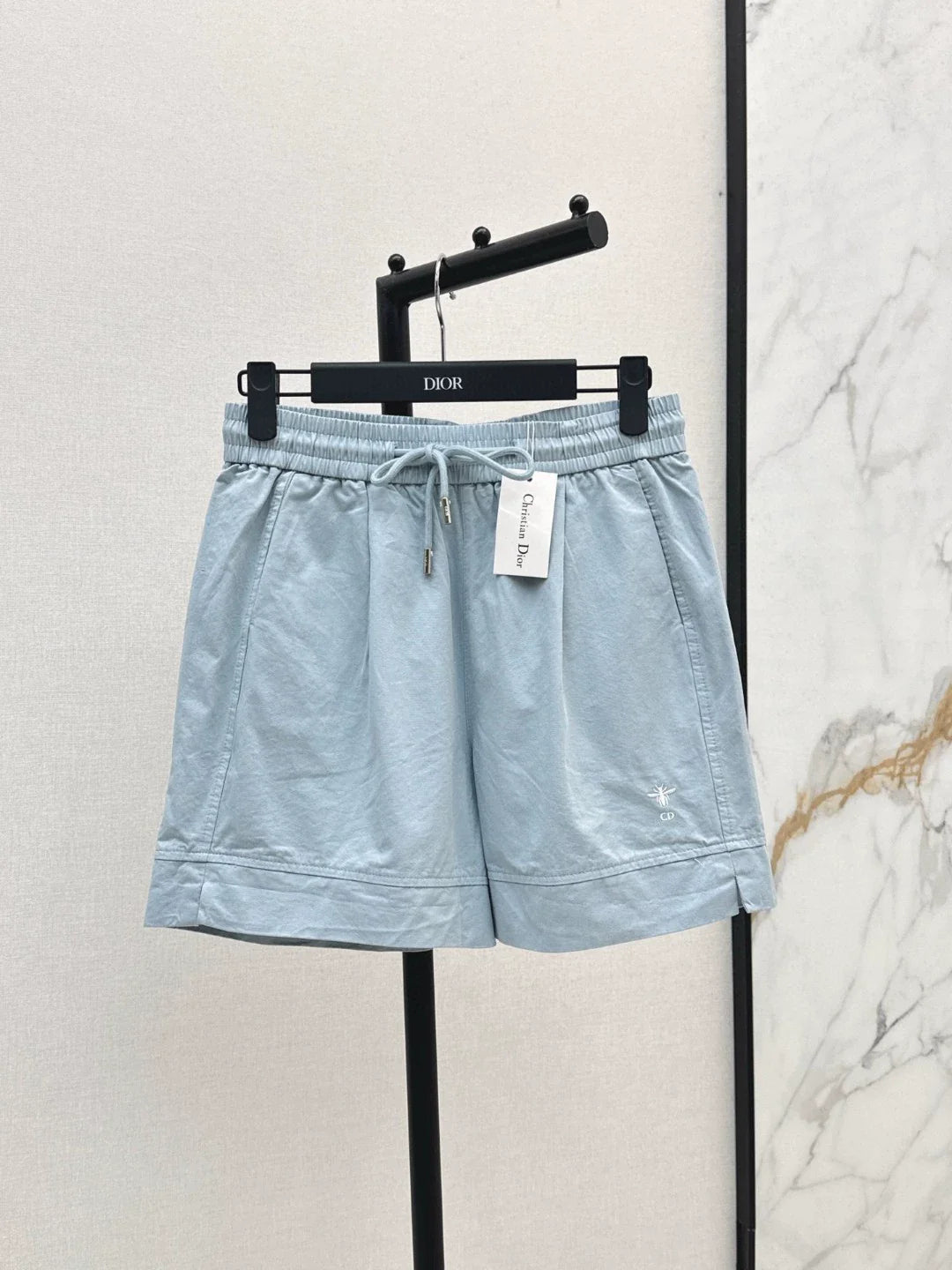 D 25 New Bee Embroidered Casual Shorts