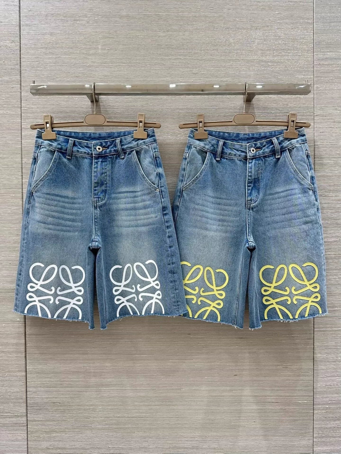 LO 25 Five Point Raw Edge Jeans