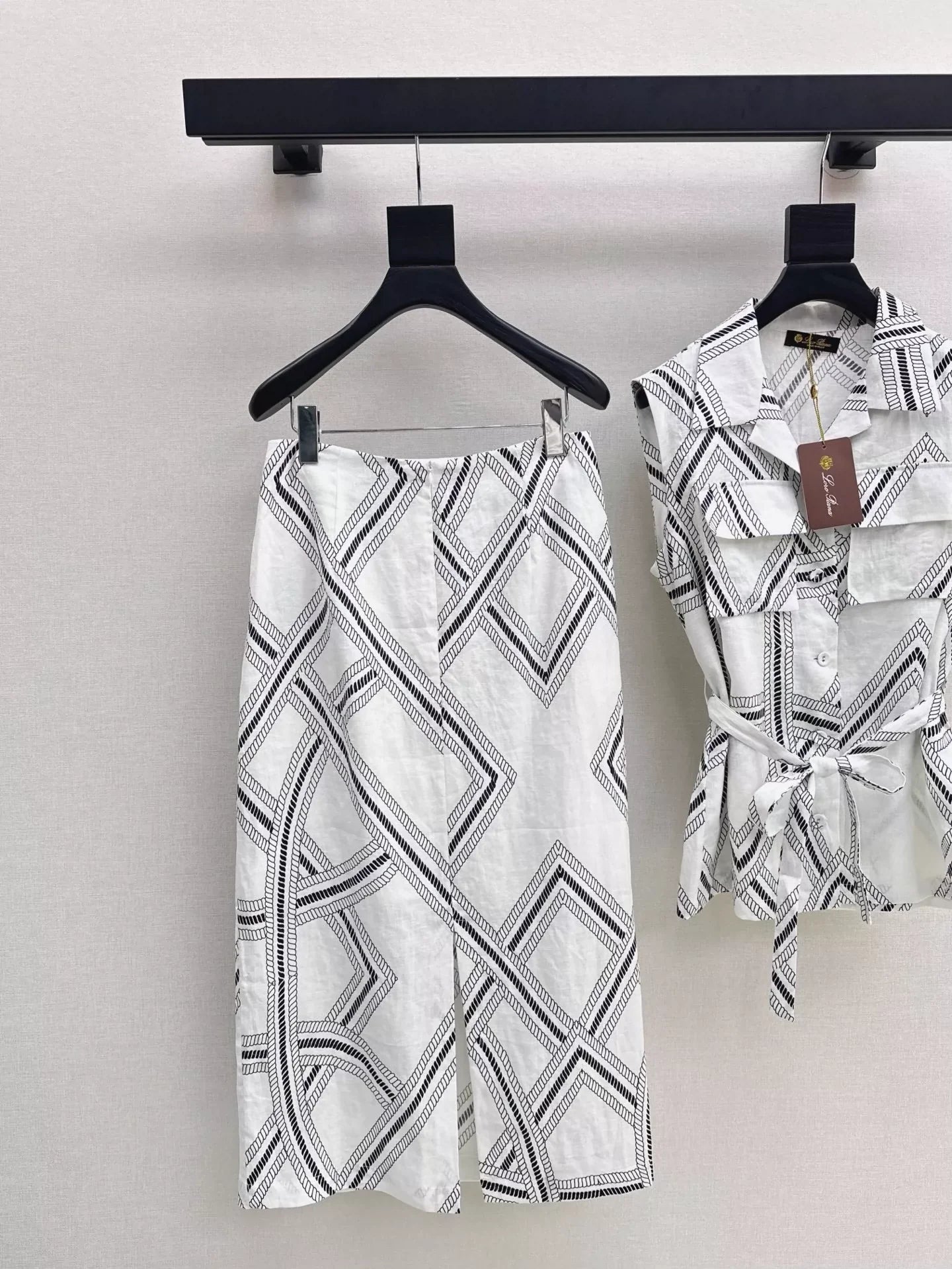 25 Spring and Summer Latest Vest Suit Lapel Vest + Skirt
