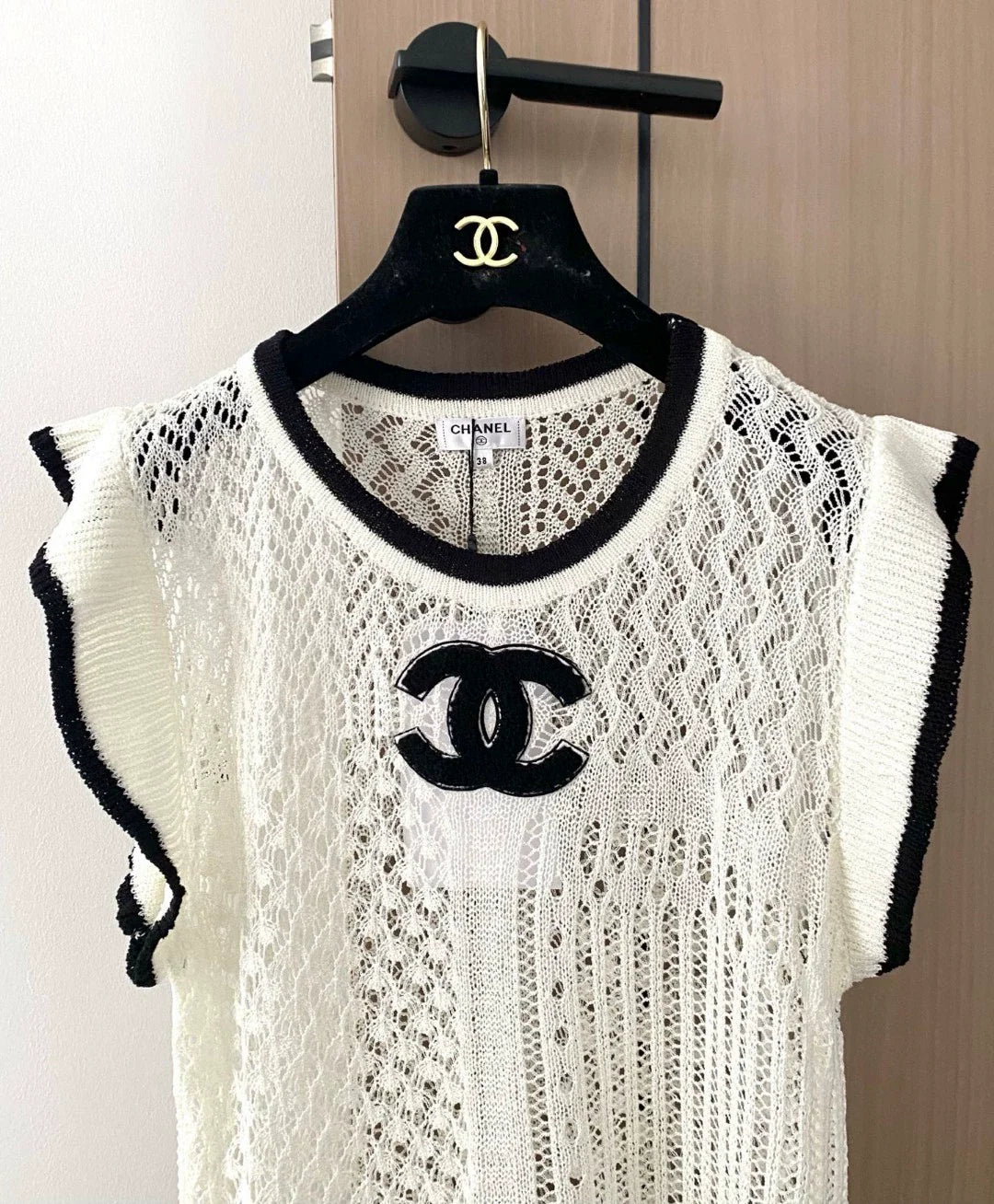 25 new hollow lotus sleeve knitted vest