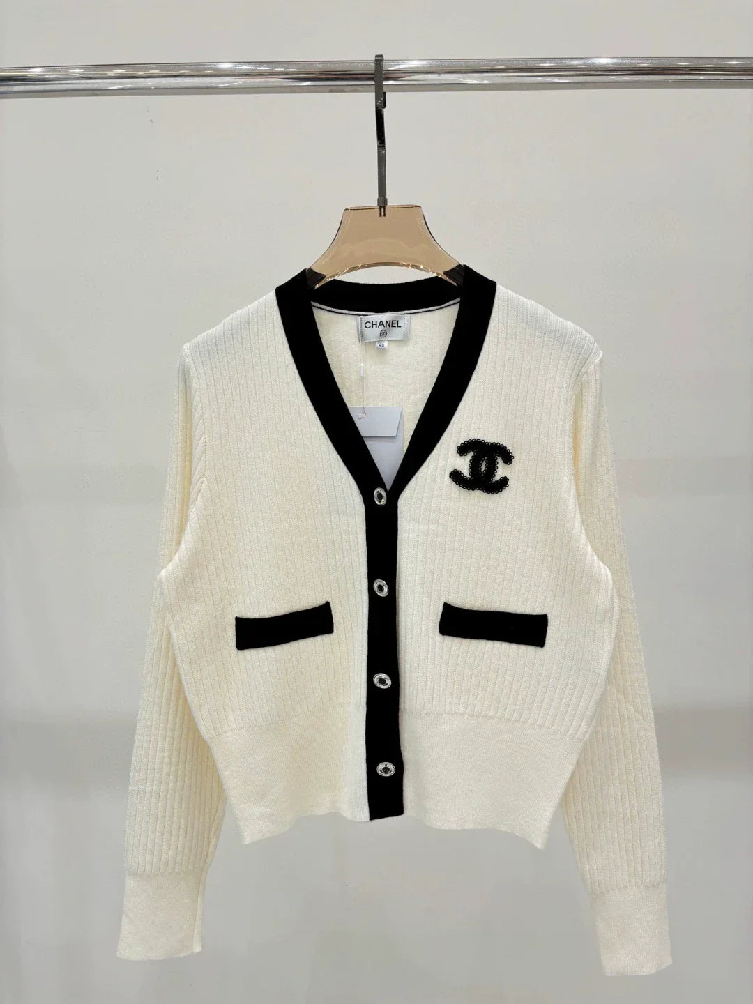 C 25 Spring and Summer new V-neck letter logo patch hemming knitted cardigan
