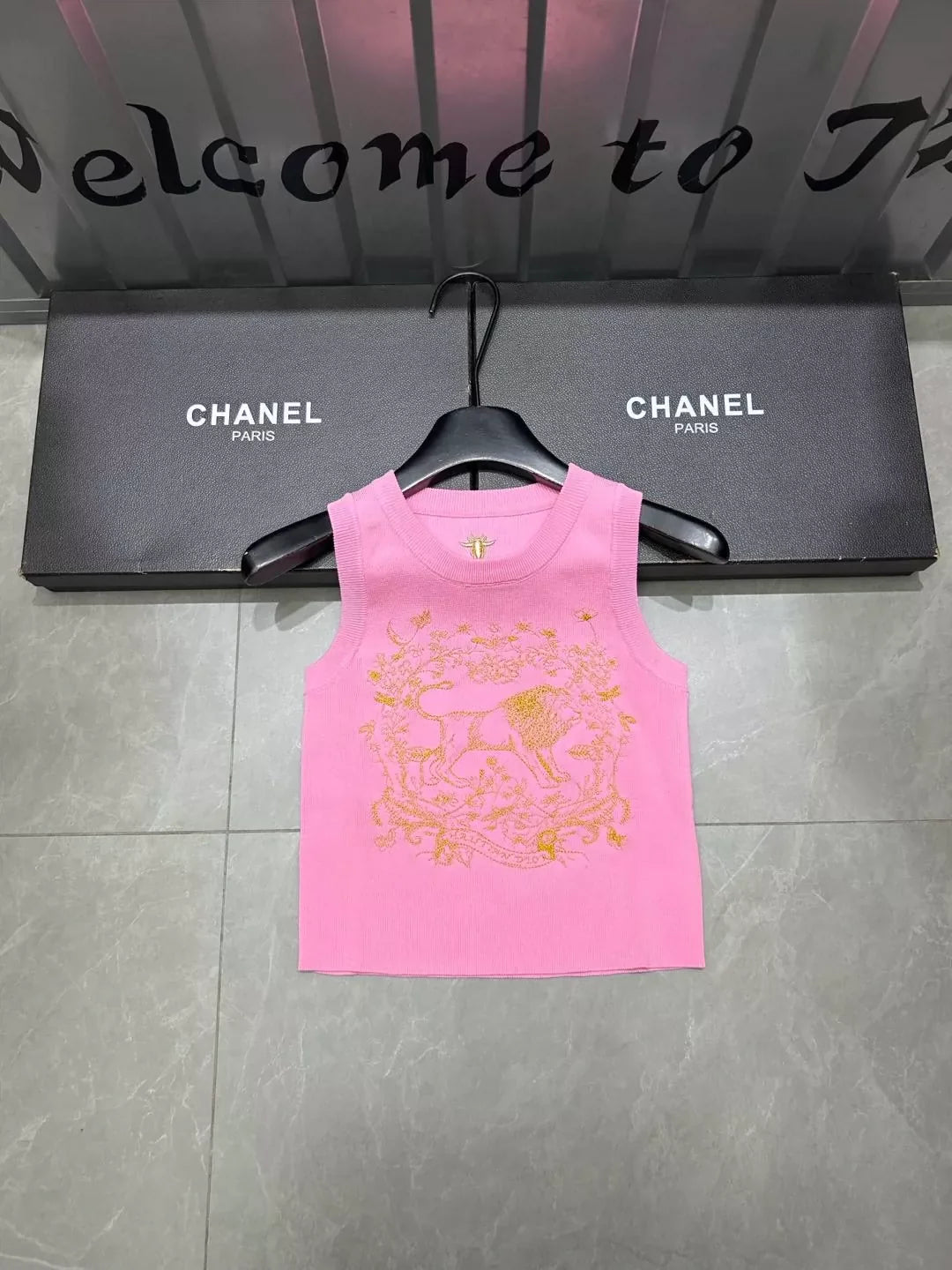 25 Jungle Lion Embroidered Vest