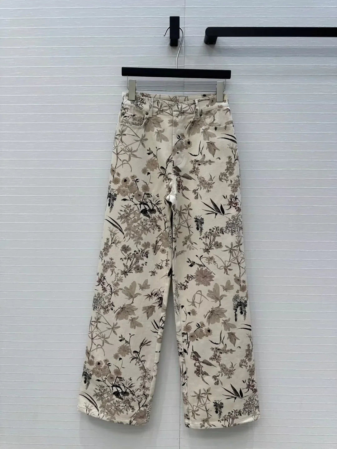D 25 New Fresh and Light Ink Print Denim Trousers
