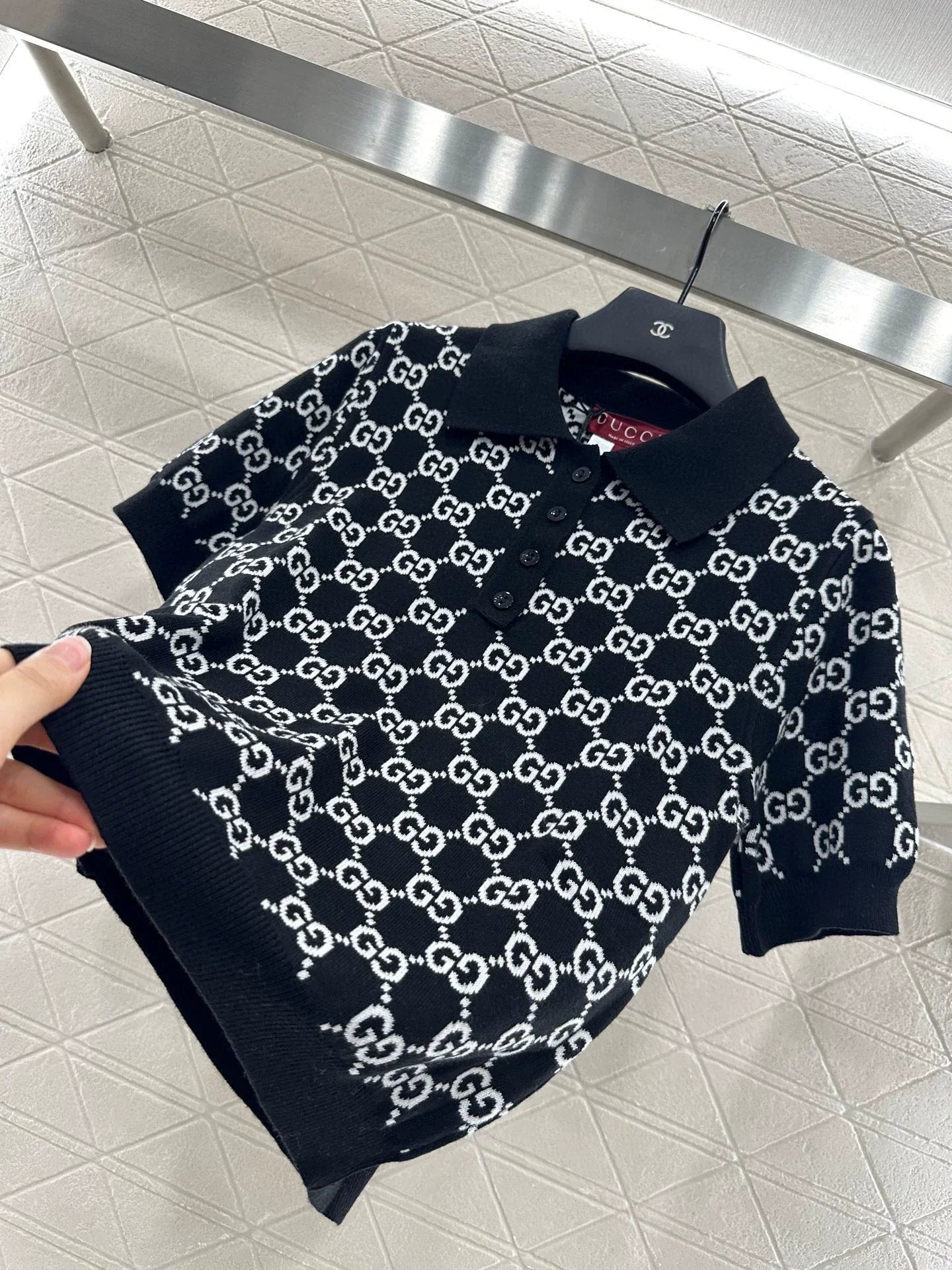 G 25 Reversible lapel jacquard knit short-sleeves.