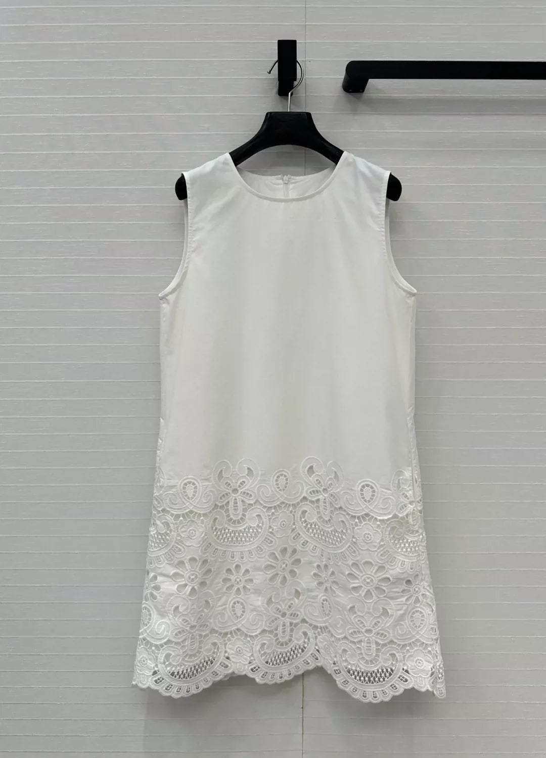 VA 25 New Vacation Style Sleeveless Little White Dresses