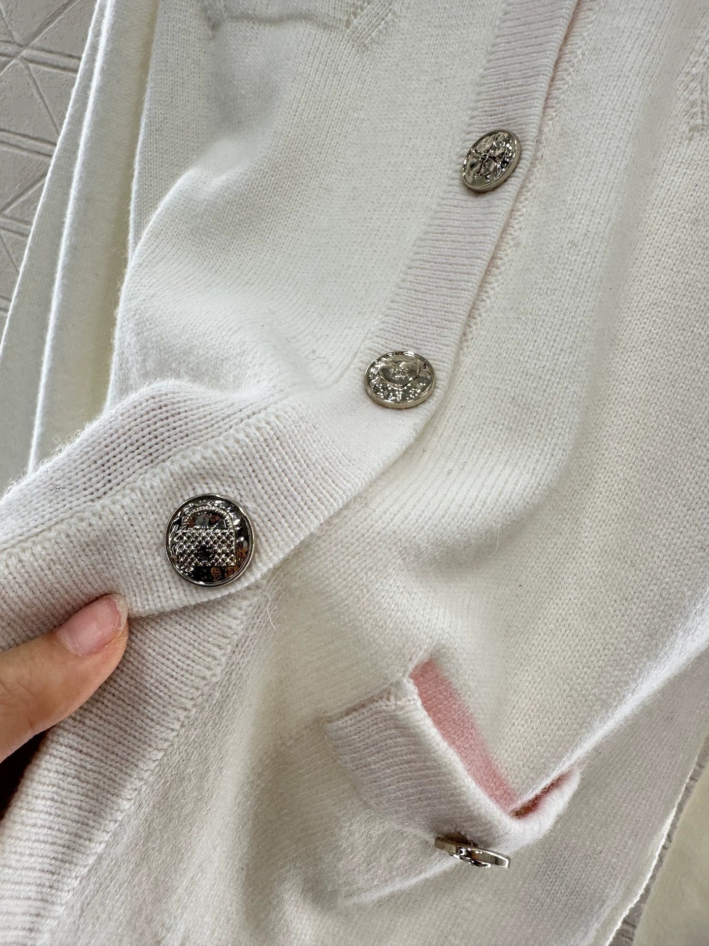 C New 25-item bag button and belted knitted cardigan.