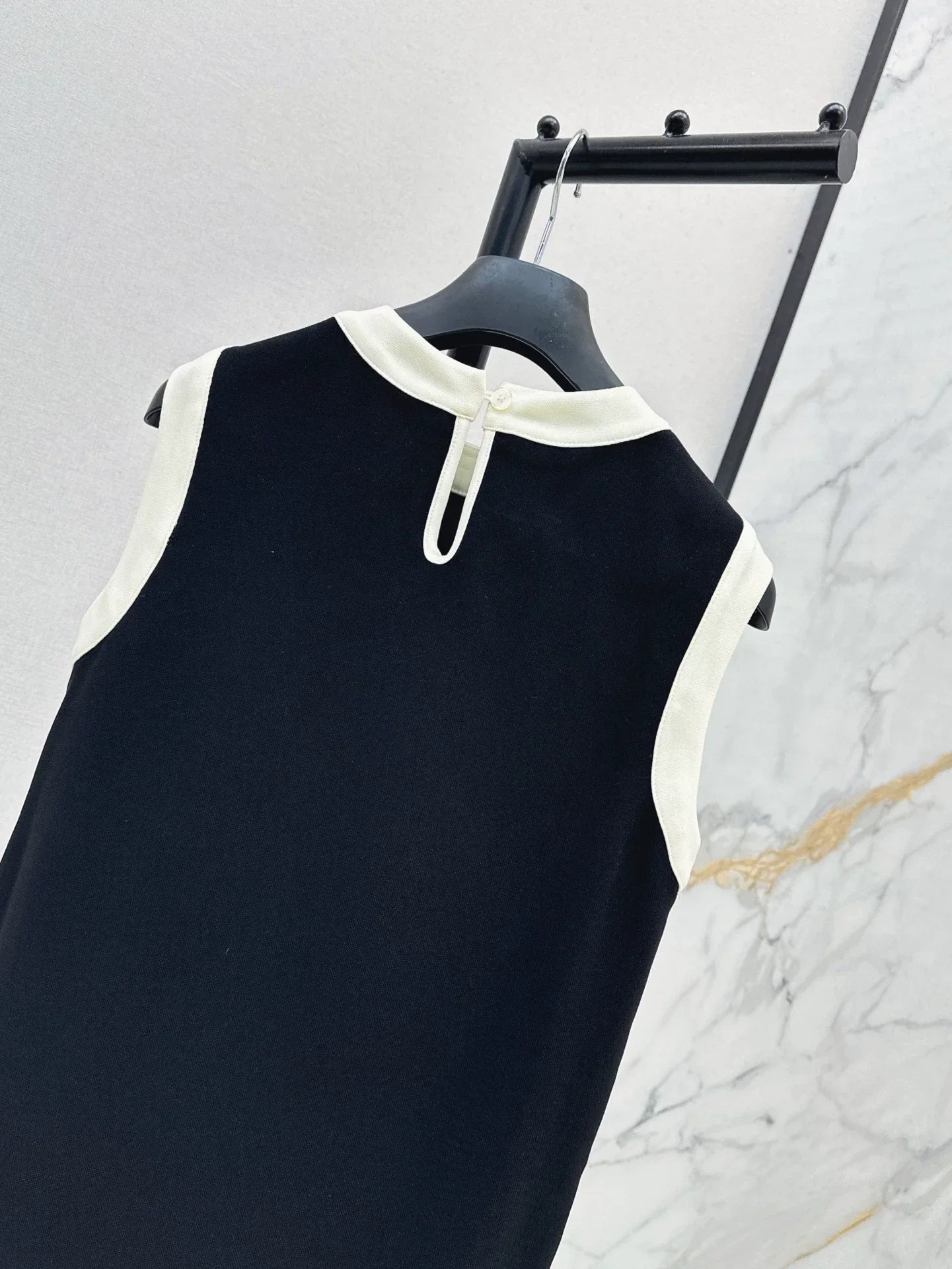 D 25 Spring/Summer New Classic Round Neck Sleeveless Dresses