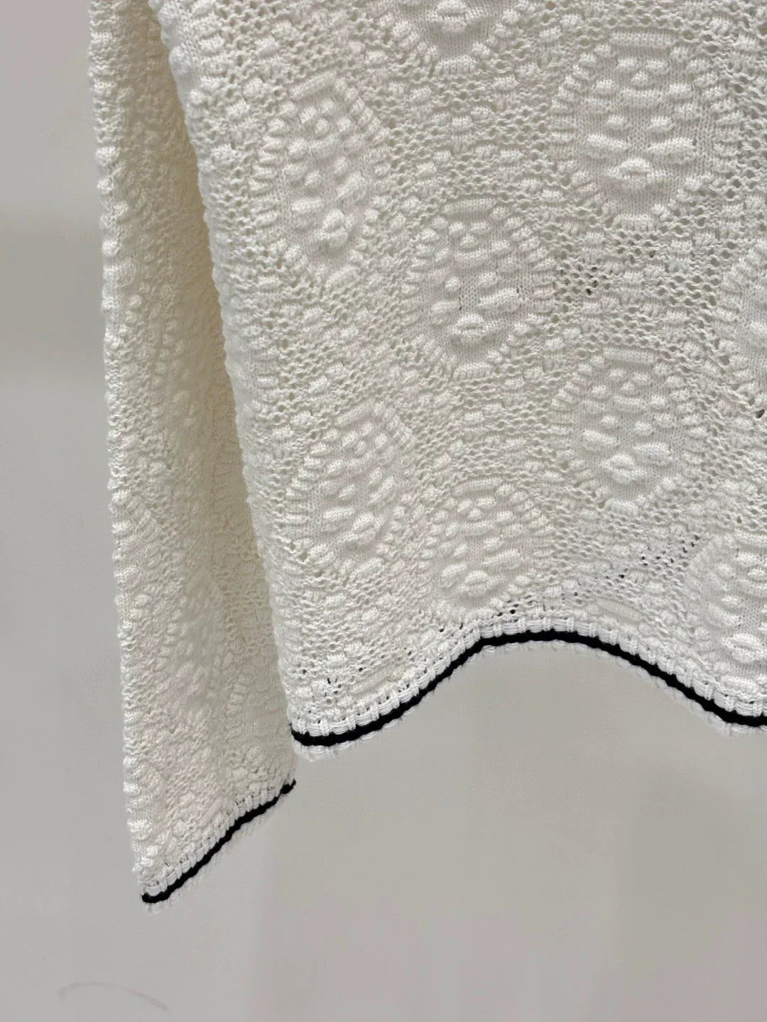T 25 Early Autumn New Lapel Three-dimensional Relief Grainy Hollow Cardigan