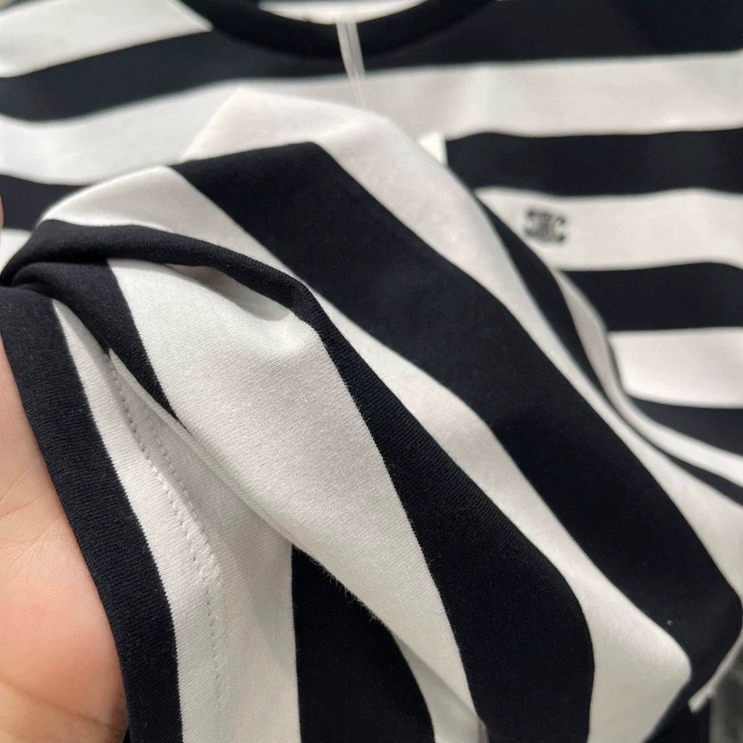 25 New black and white striped short-sleeved T-shirt
