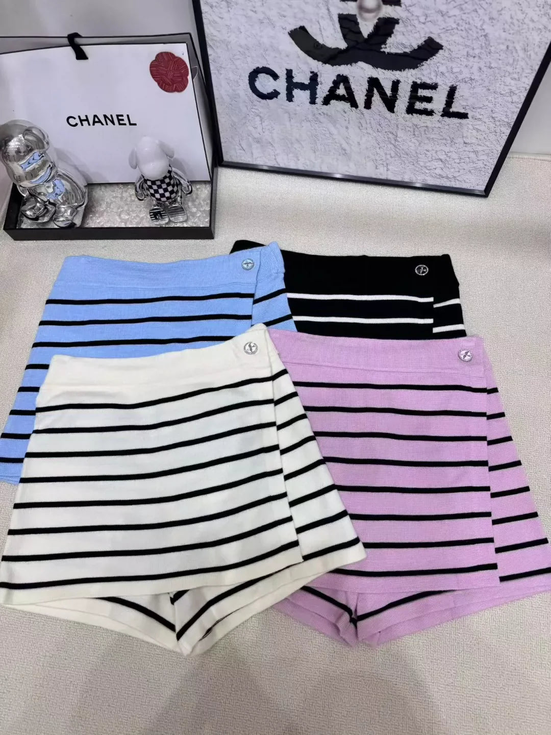 25 New hot sale Swallow logo front and back buttons Fake skirt shorts