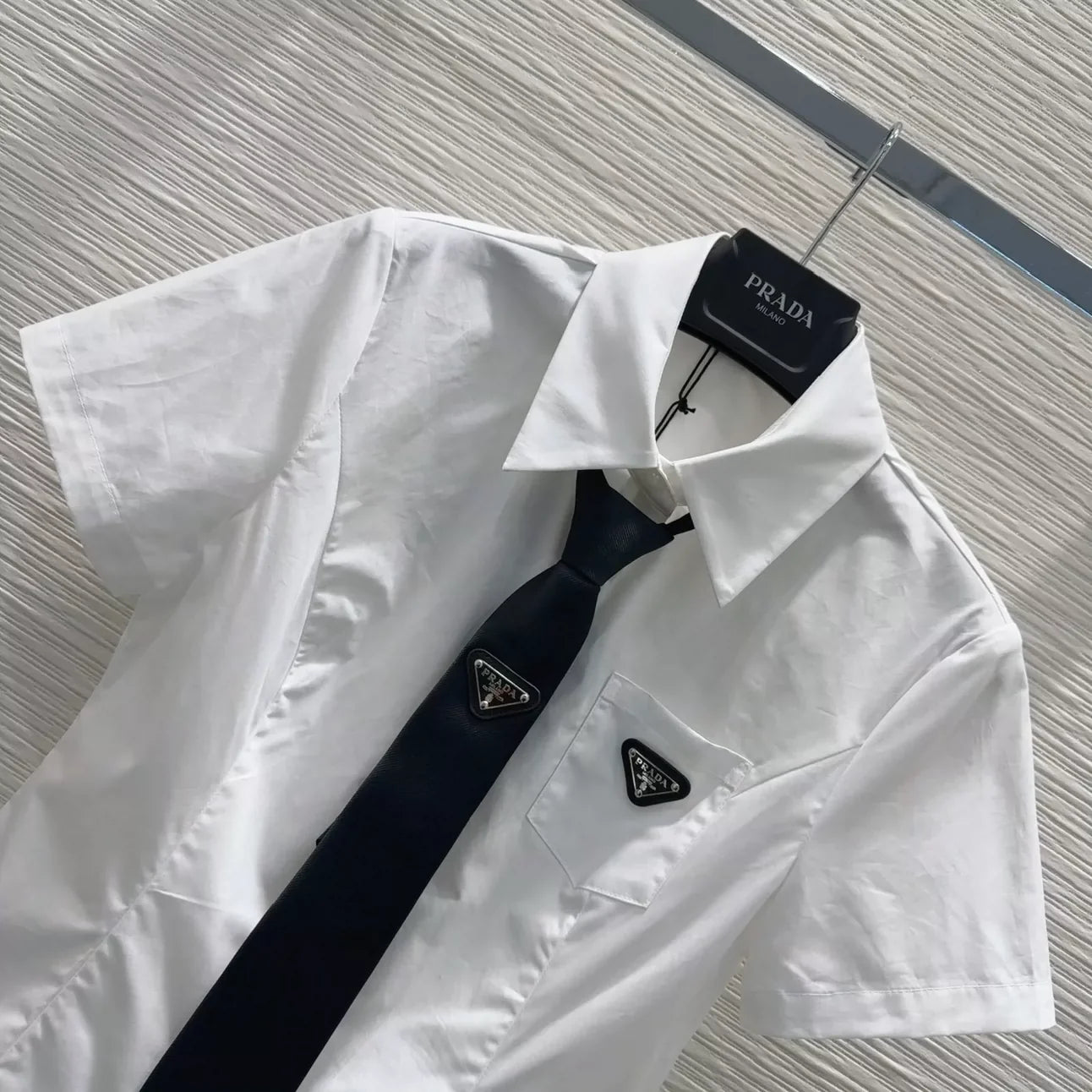 P 25 New Triangle Label Pocket Tie Short Sleeve Shirt