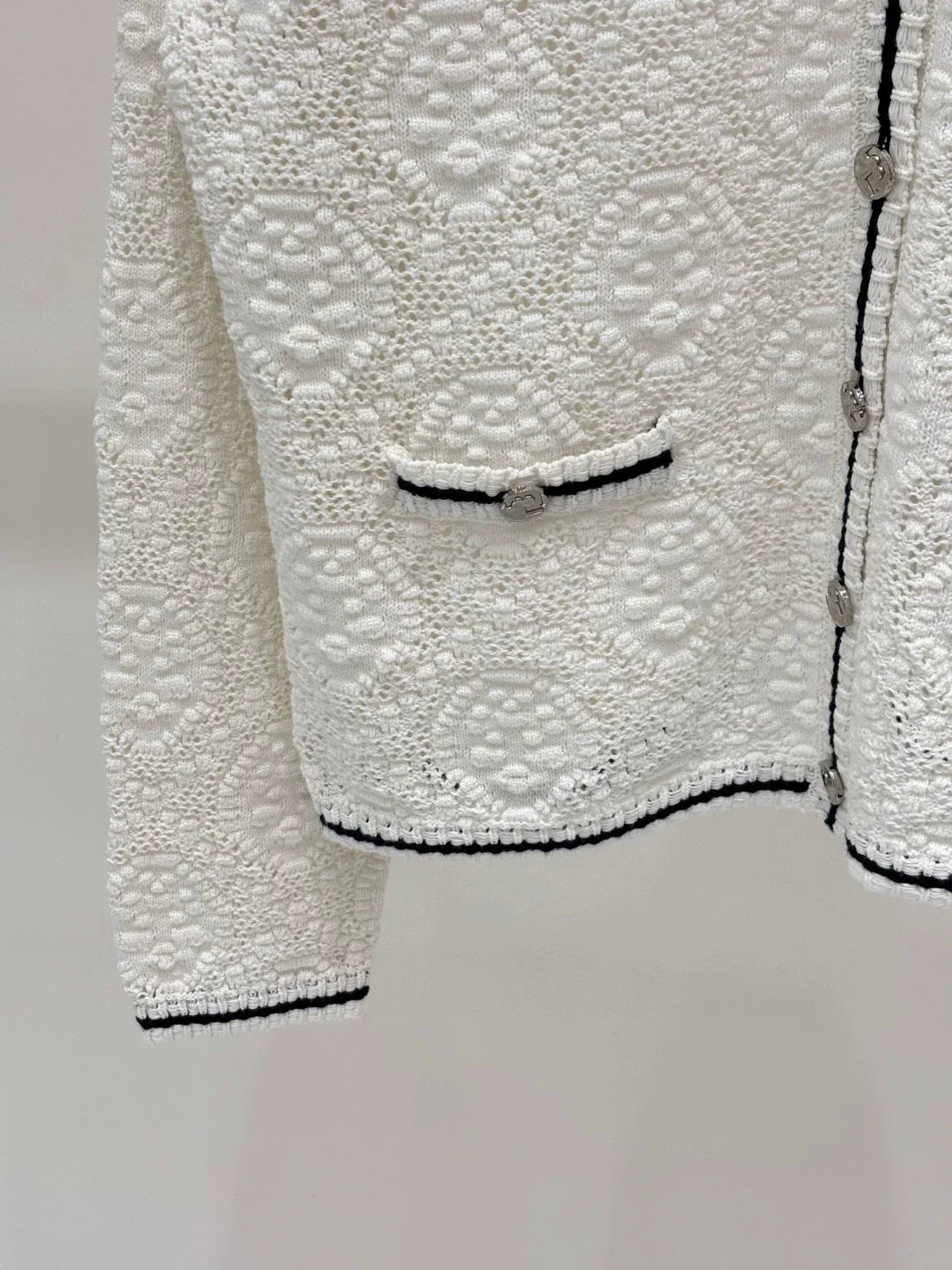 T 25 Early Autumn New Lapel Three-dimensional Relief Grainy Hollow Cardigan
