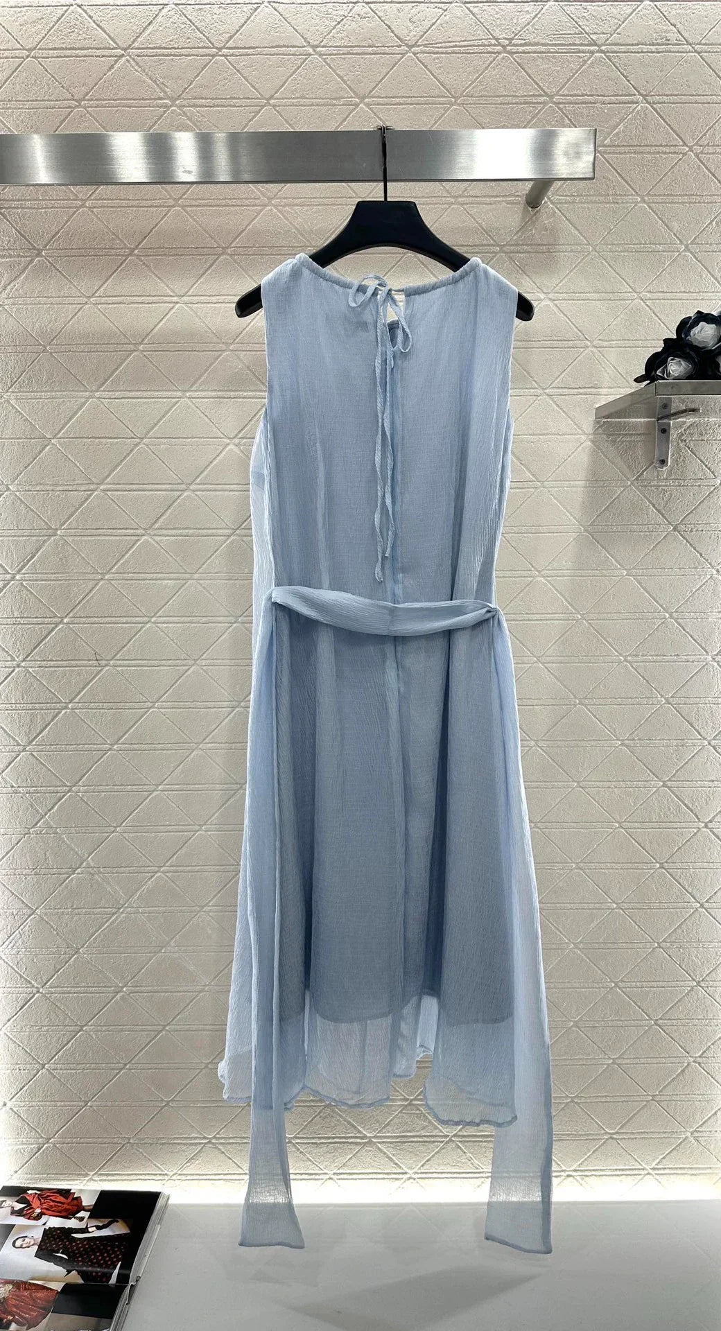 D 25 Round-neck belted vest dress