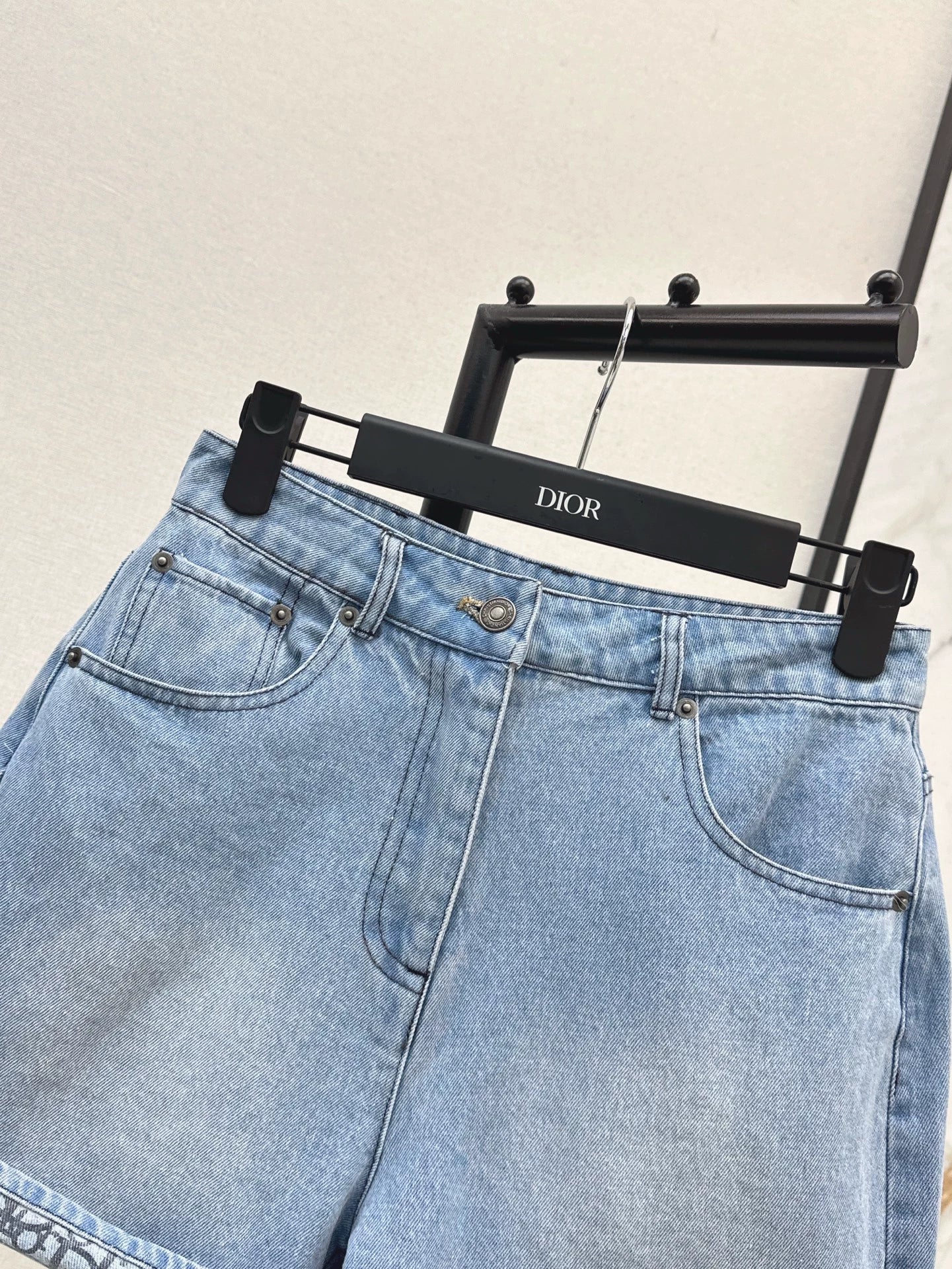 D 25 Spring/Summer New Denim Shorts