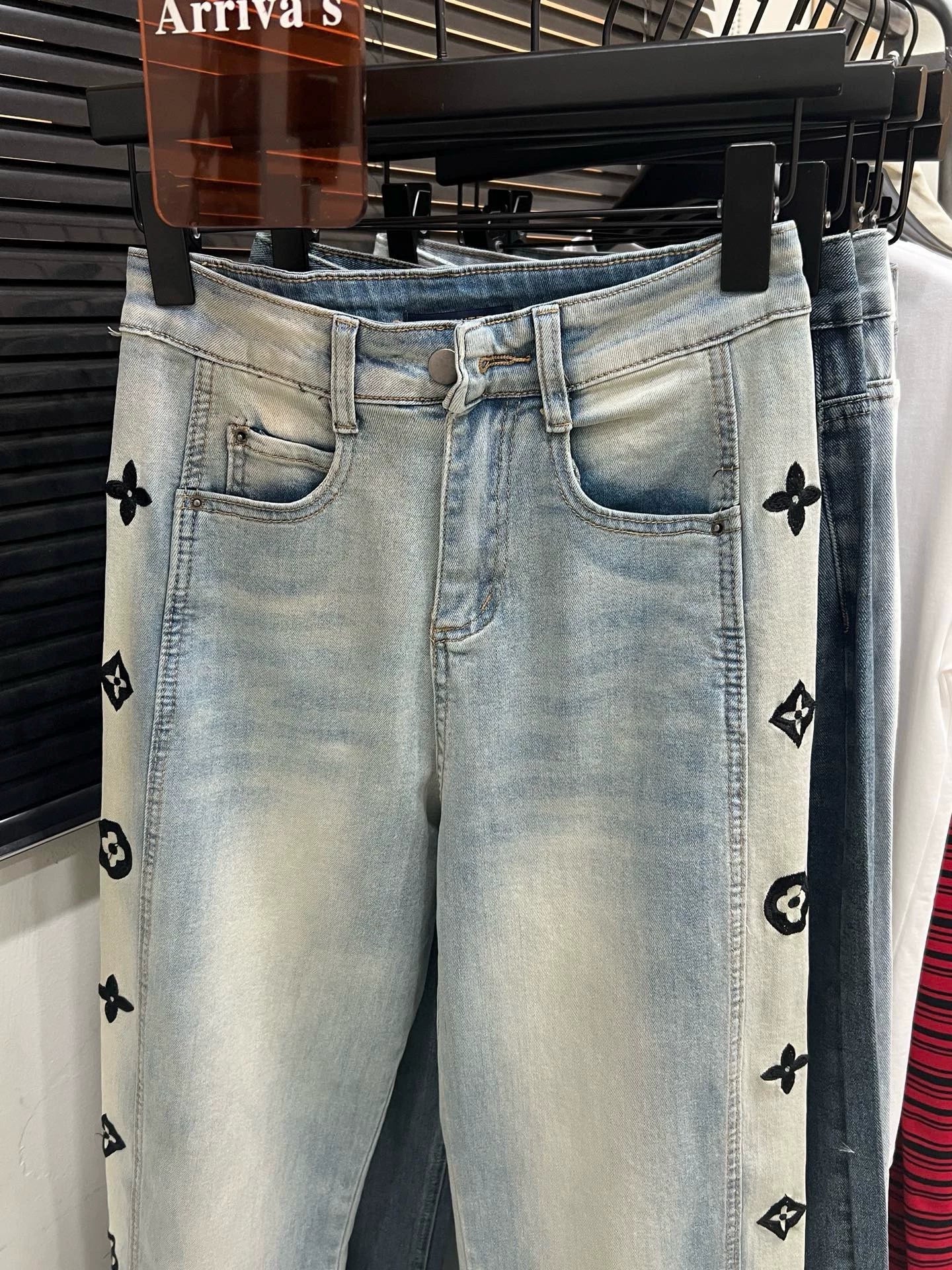 L 25 Embroidered Stretch Jeans
