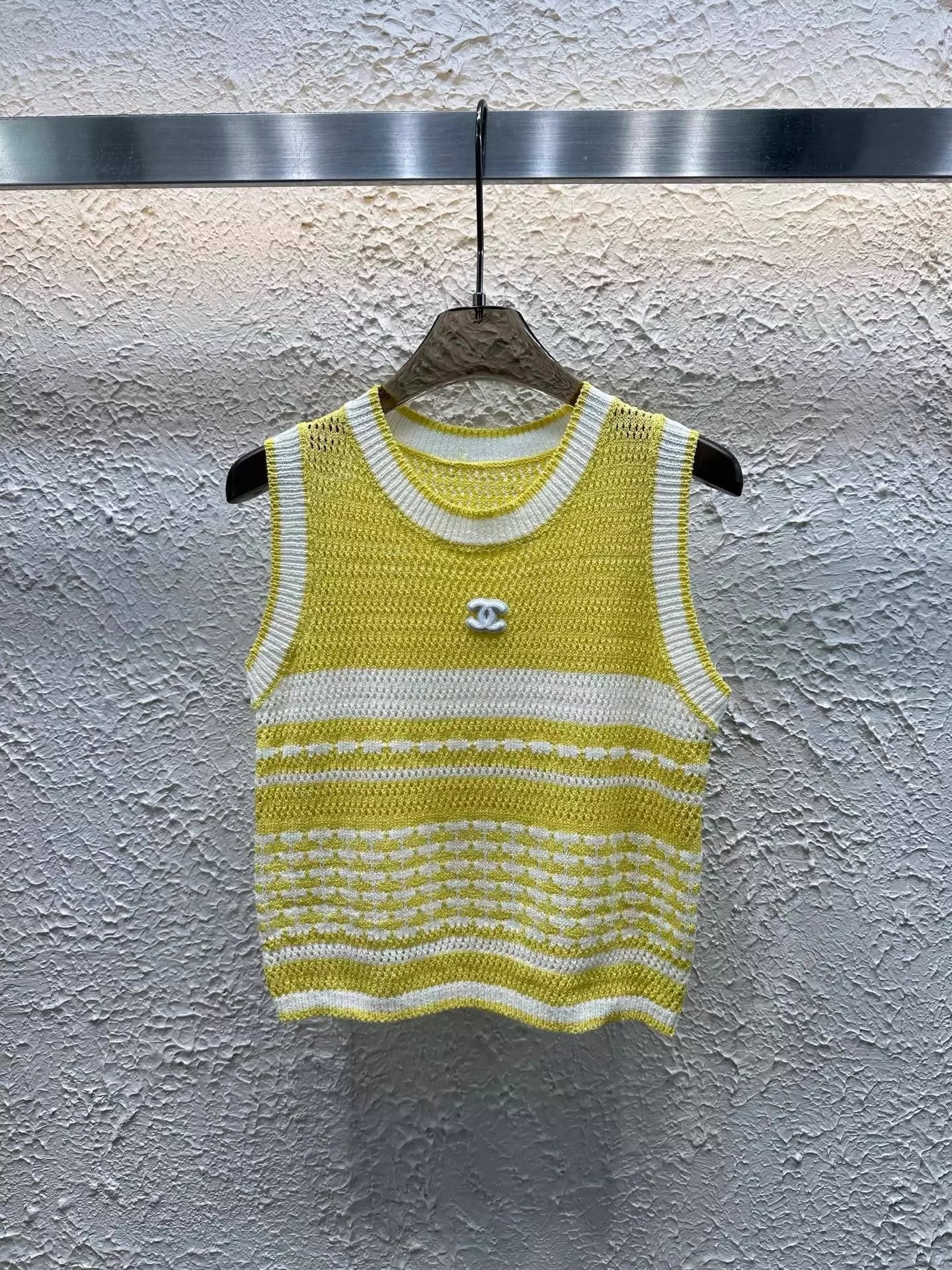 25 Summer New Hollow Knitted Vest