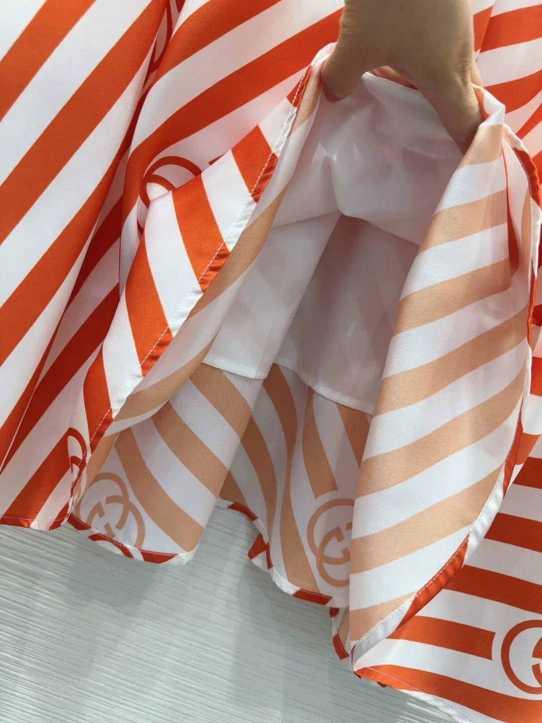 G 25 New Clashing Color Stripe Letter Half Skirt(brown orange)
