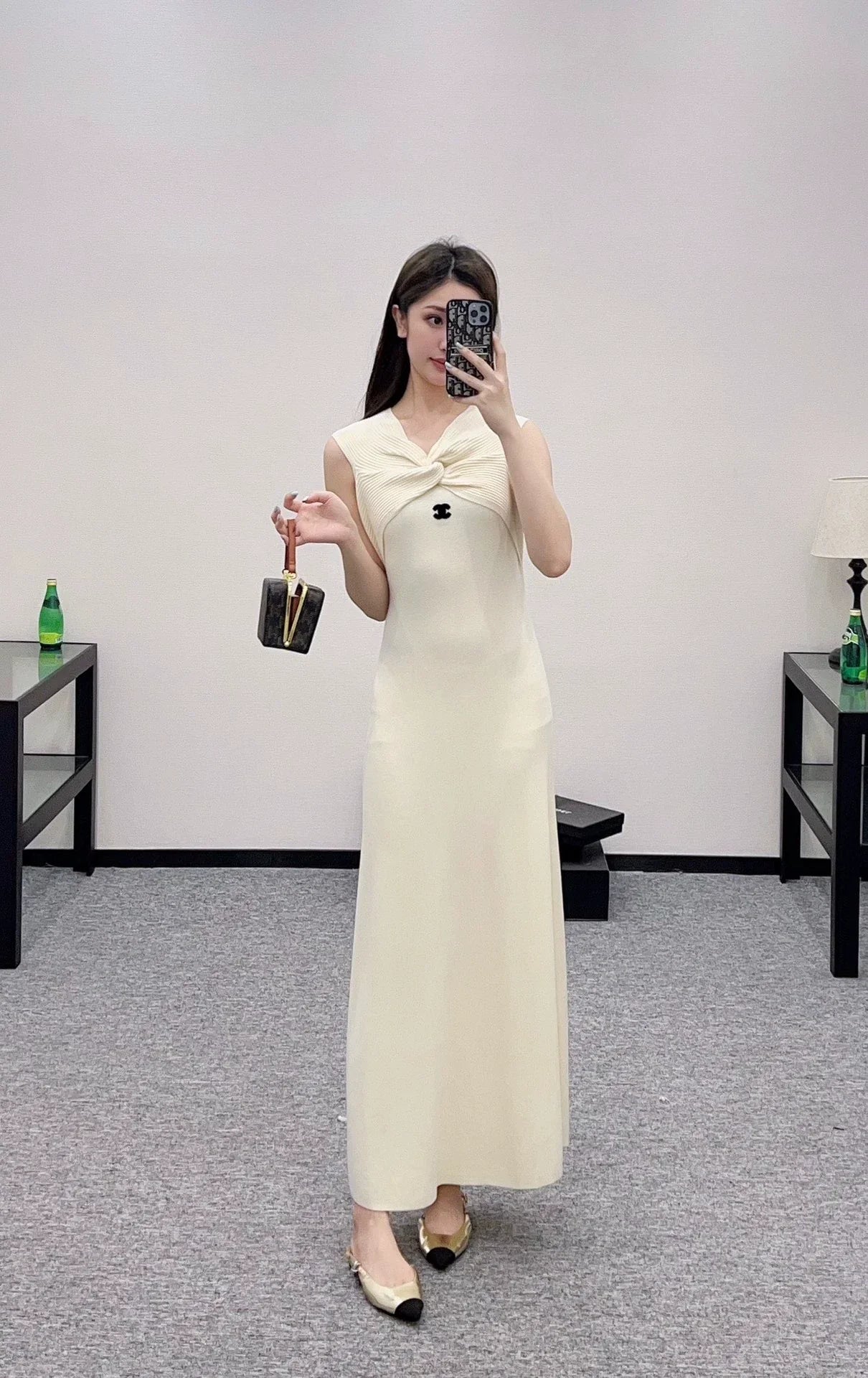 25 Off-the-shoulder knitted vest dress