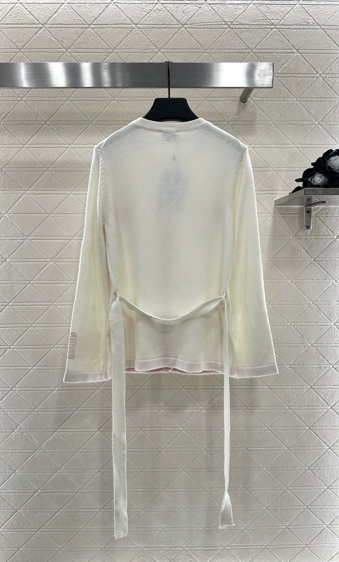 C New 25-item bag button and belted knitted cardigan.