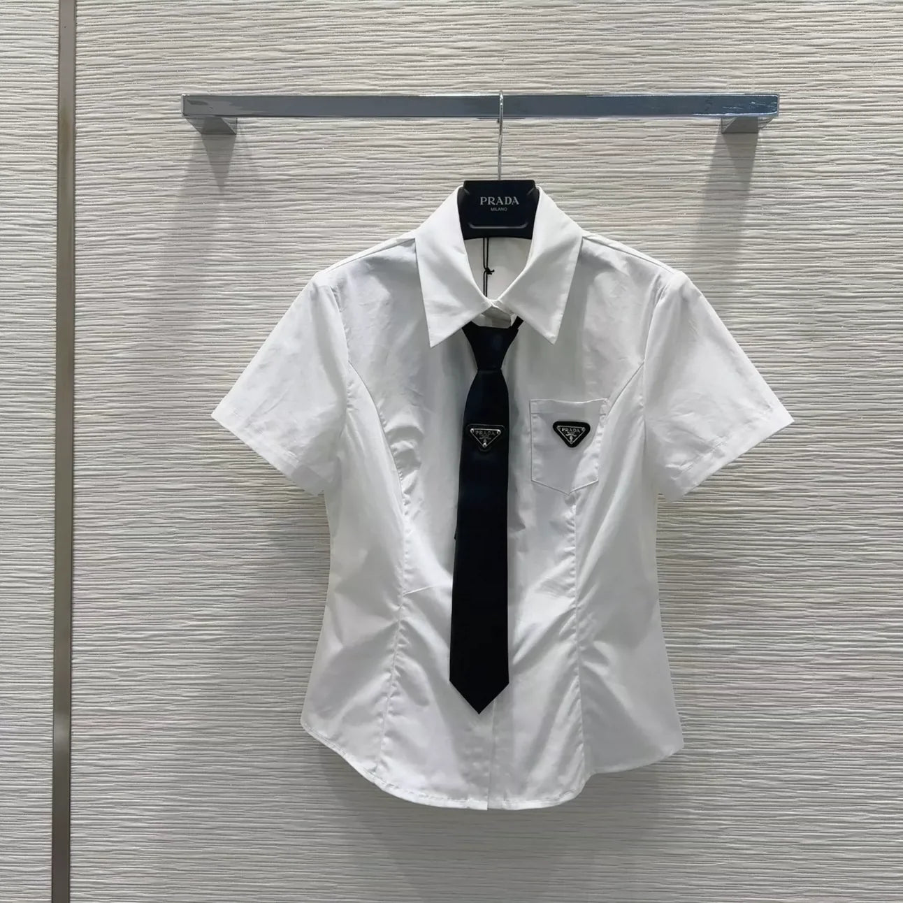 P 25 New Triangle Label Pocket Tie Short Sleeve Shirt