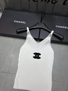 25ss Metal logo V-neck tank top