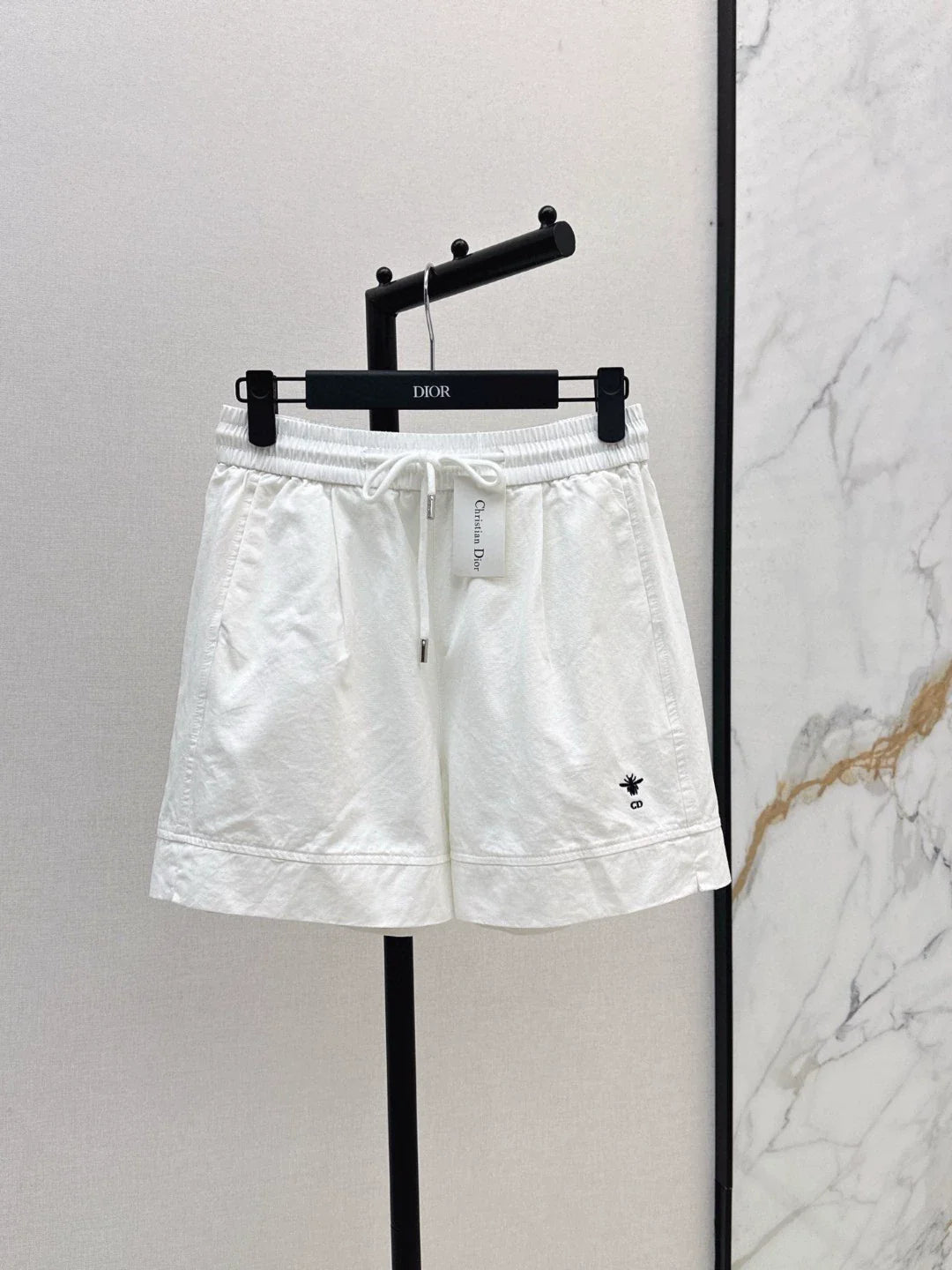 D 25 New Bee Embroidered Casual Shorts