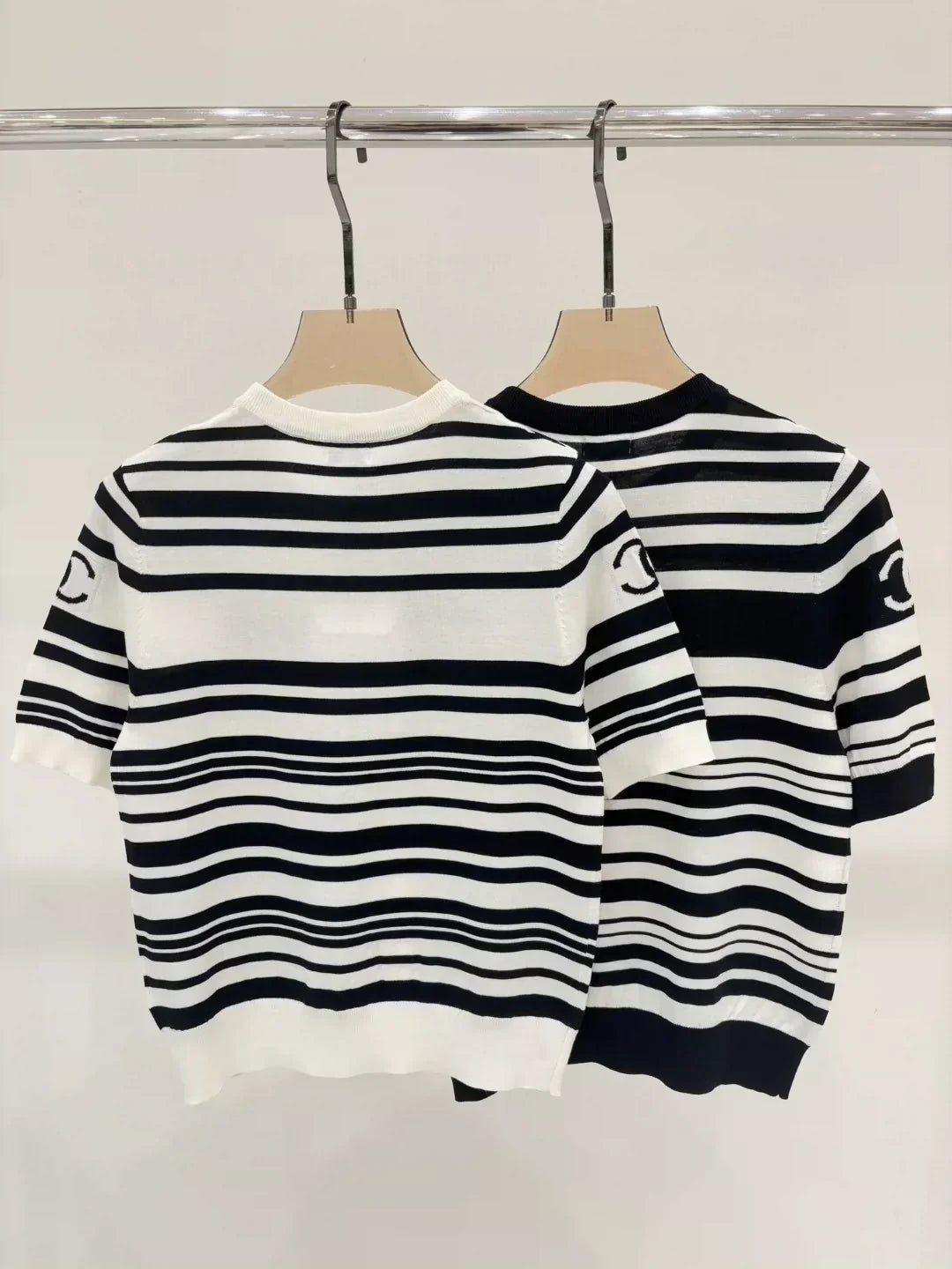 25 Summer New Black and White Striped Letter Logo Jacquard Knitted Short Sleeves