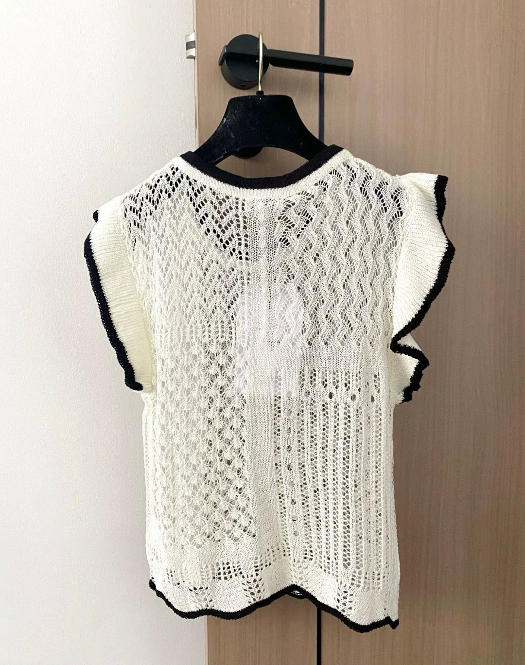25 new hollow lotus sleeve knitted vest