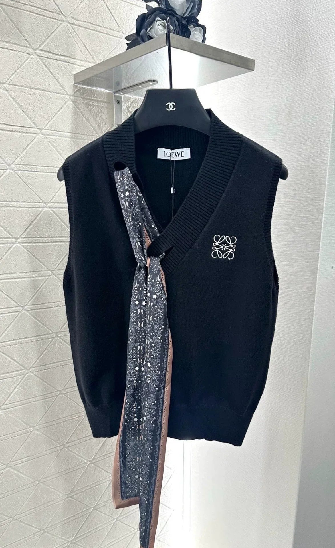 LO 25 Scarf Knit Vest