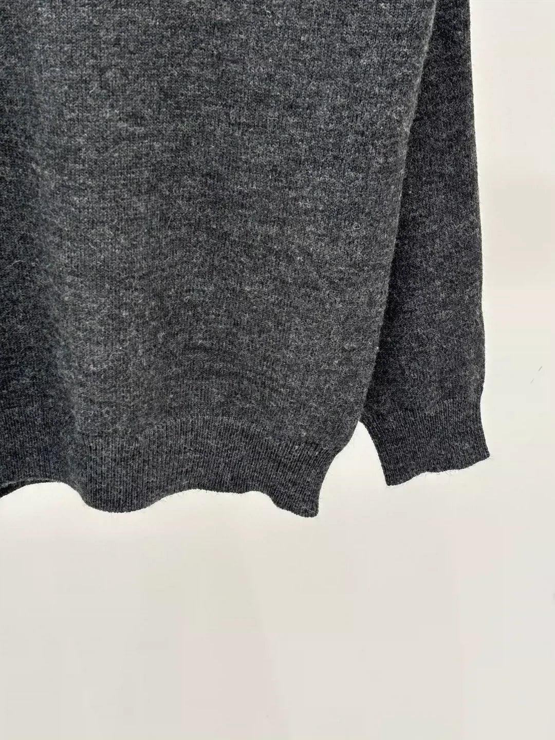 M 25 Spring and Summer new V-neck letter logo embroidery solid color simple casual knitted long sleeve