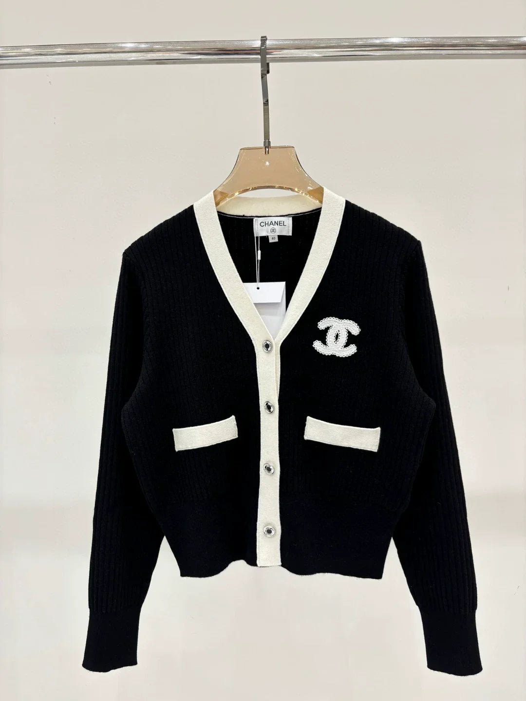 C 25 Spring and Summer new V-neck letter logo patch hemming knitted cardigan