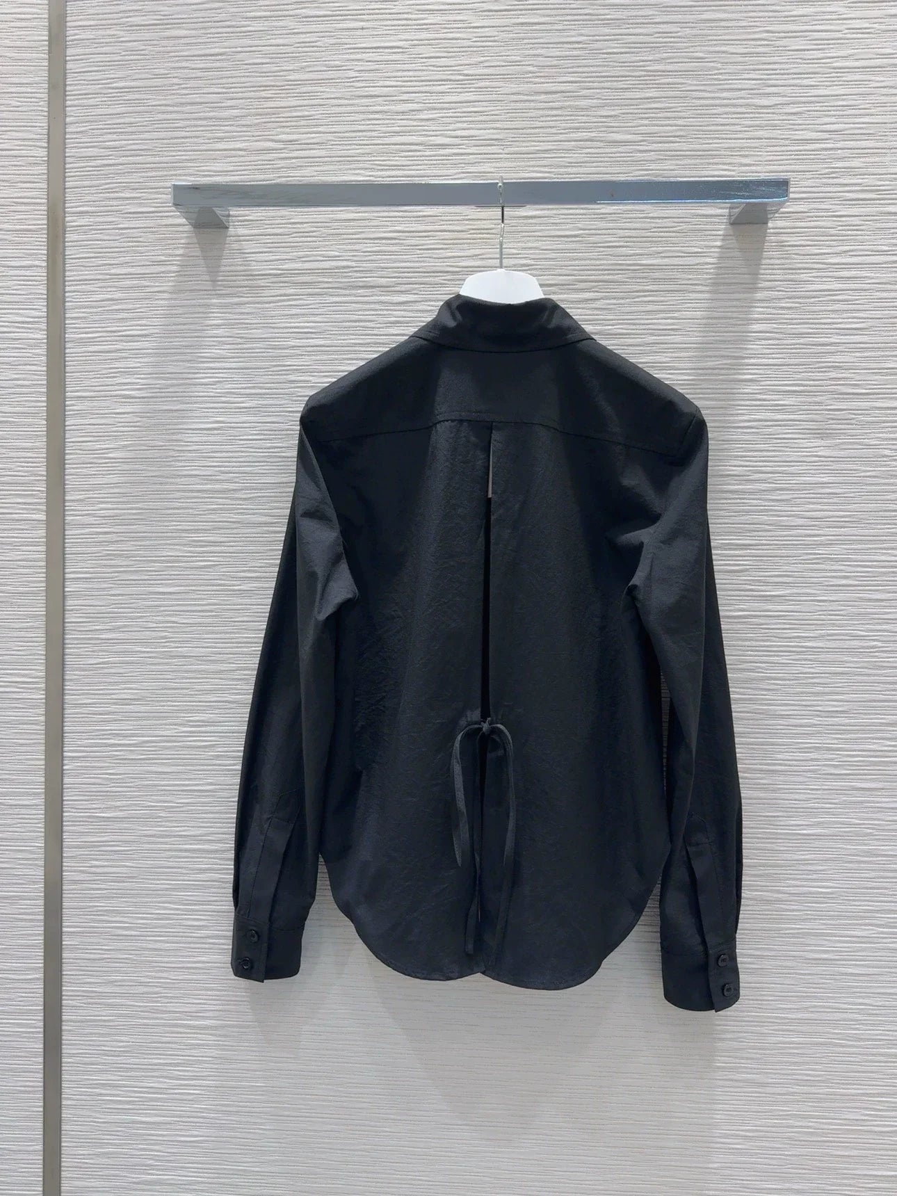 LO 25 New Back Hem Shirt