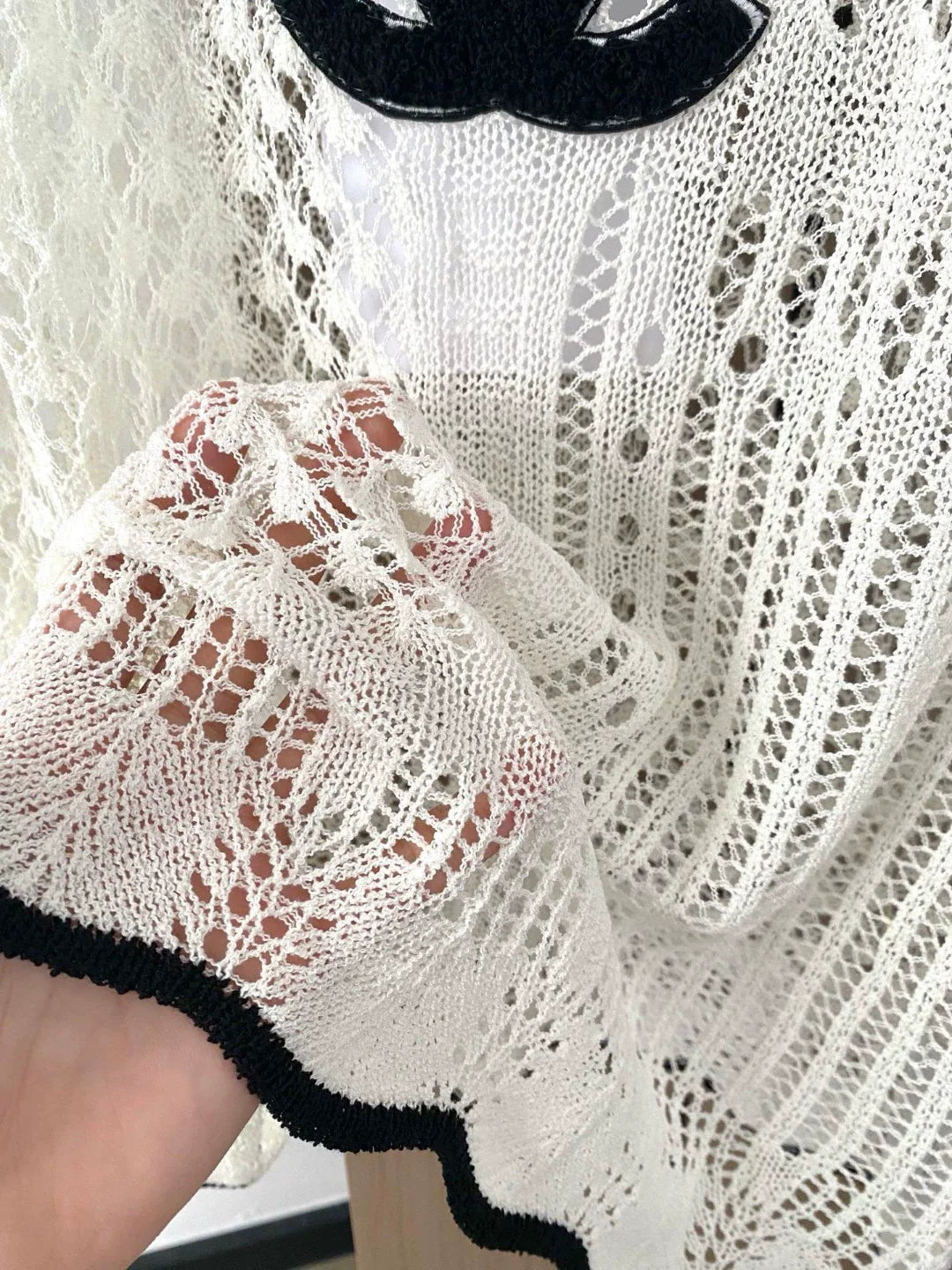 25 new hollow lotus sleeve knitted vest