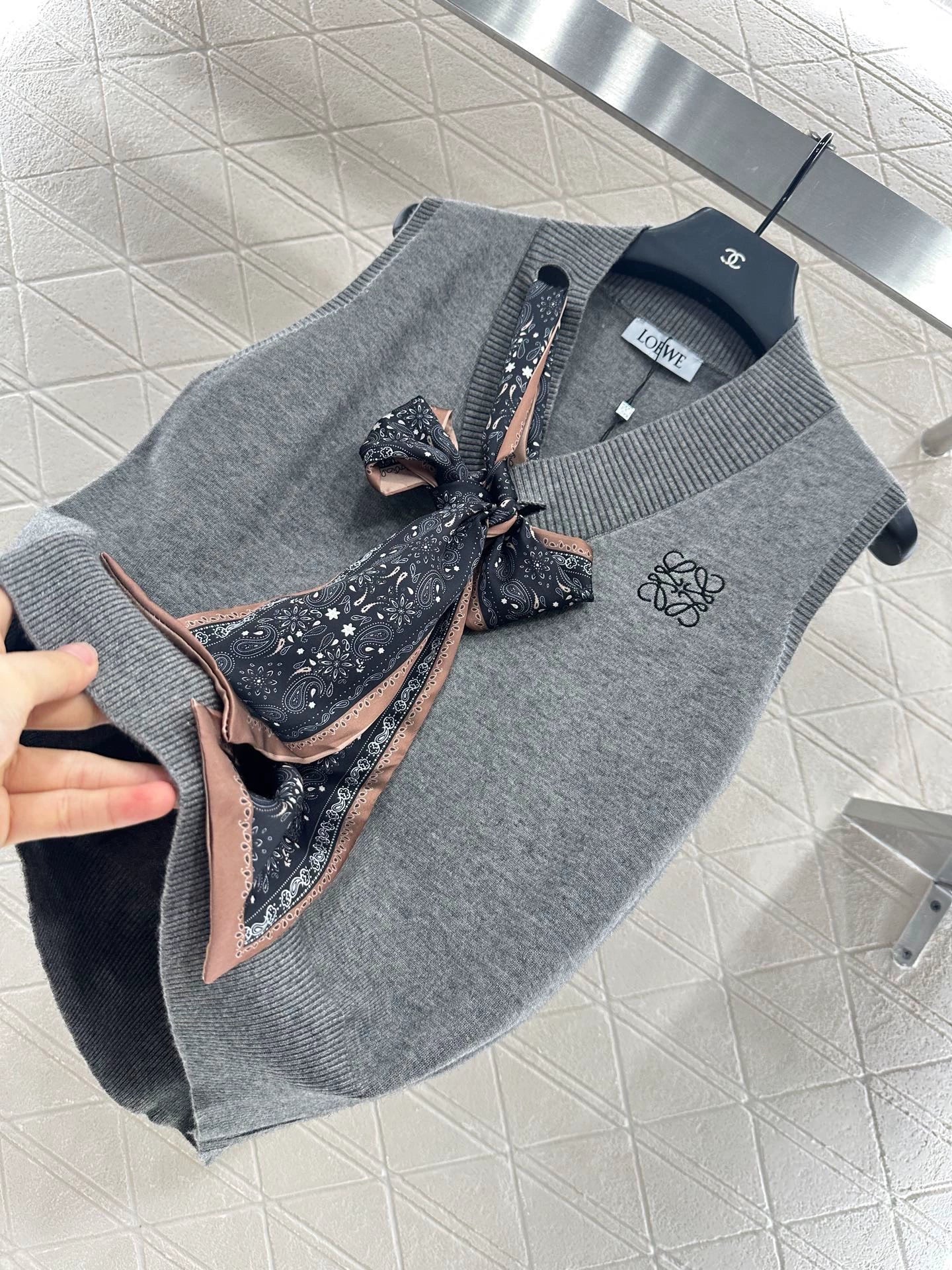 LO 25 Scarf Knit Vest