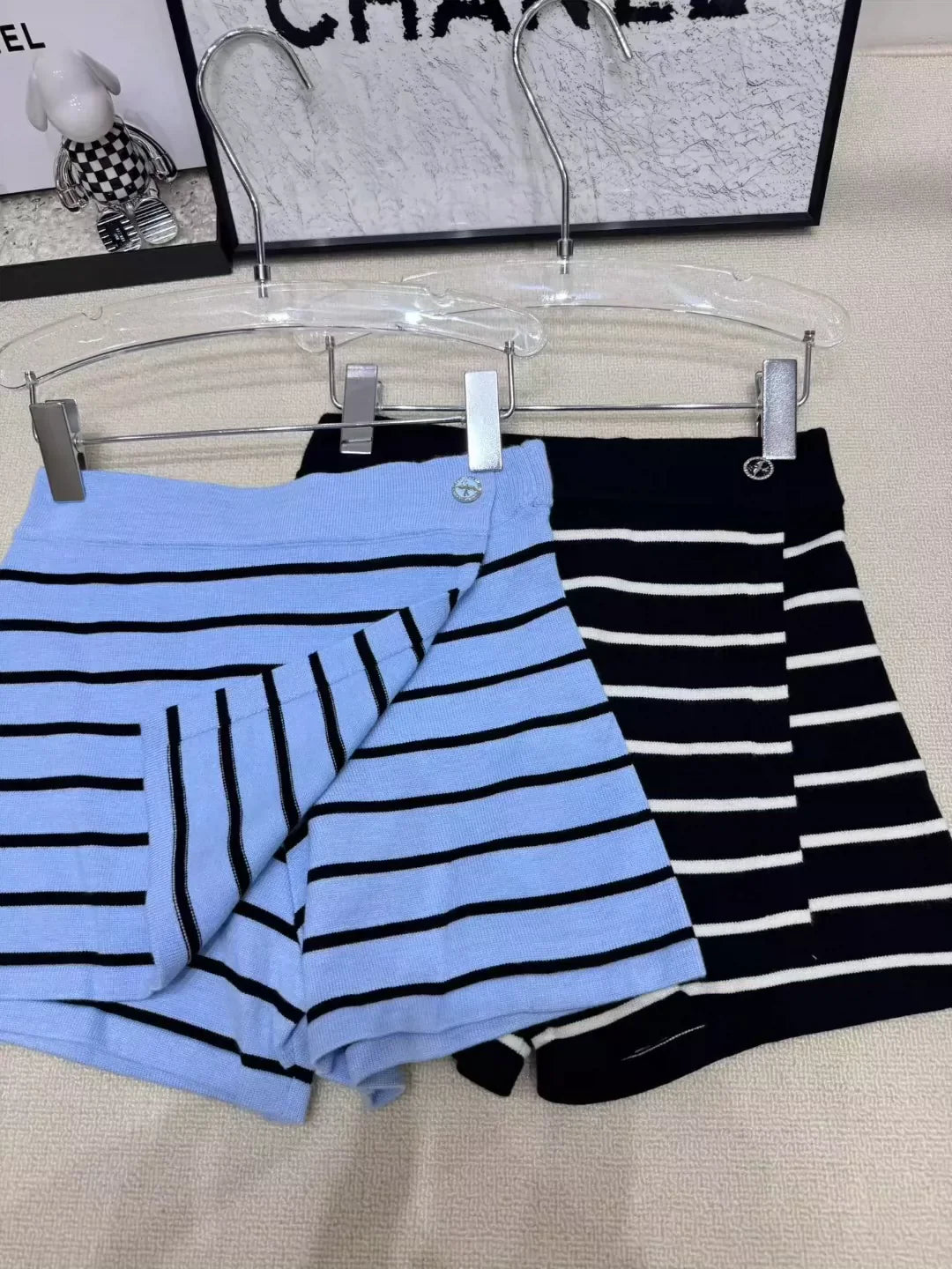 25 New hot sale Swallow logo front and back buttons Fake skirt shorts