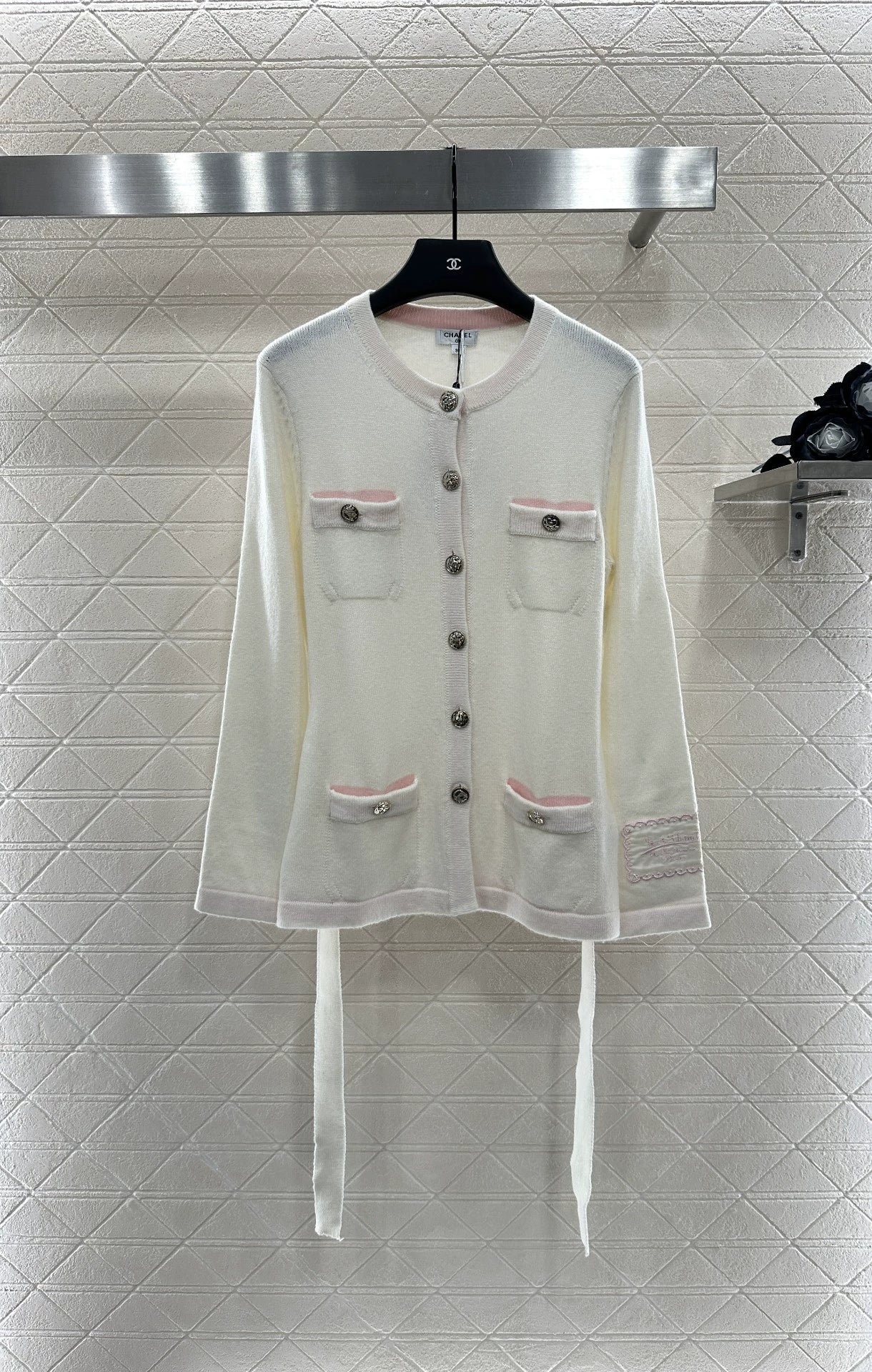 C New 25-item bag button and belted knitted cardigan.