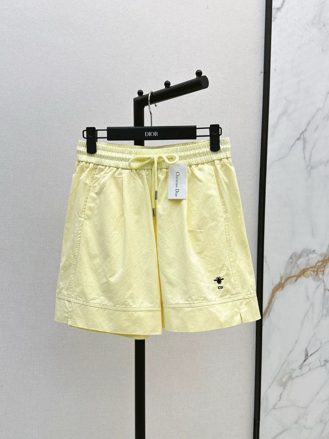 D 25 New Bee Embroidered Casual Shorts
