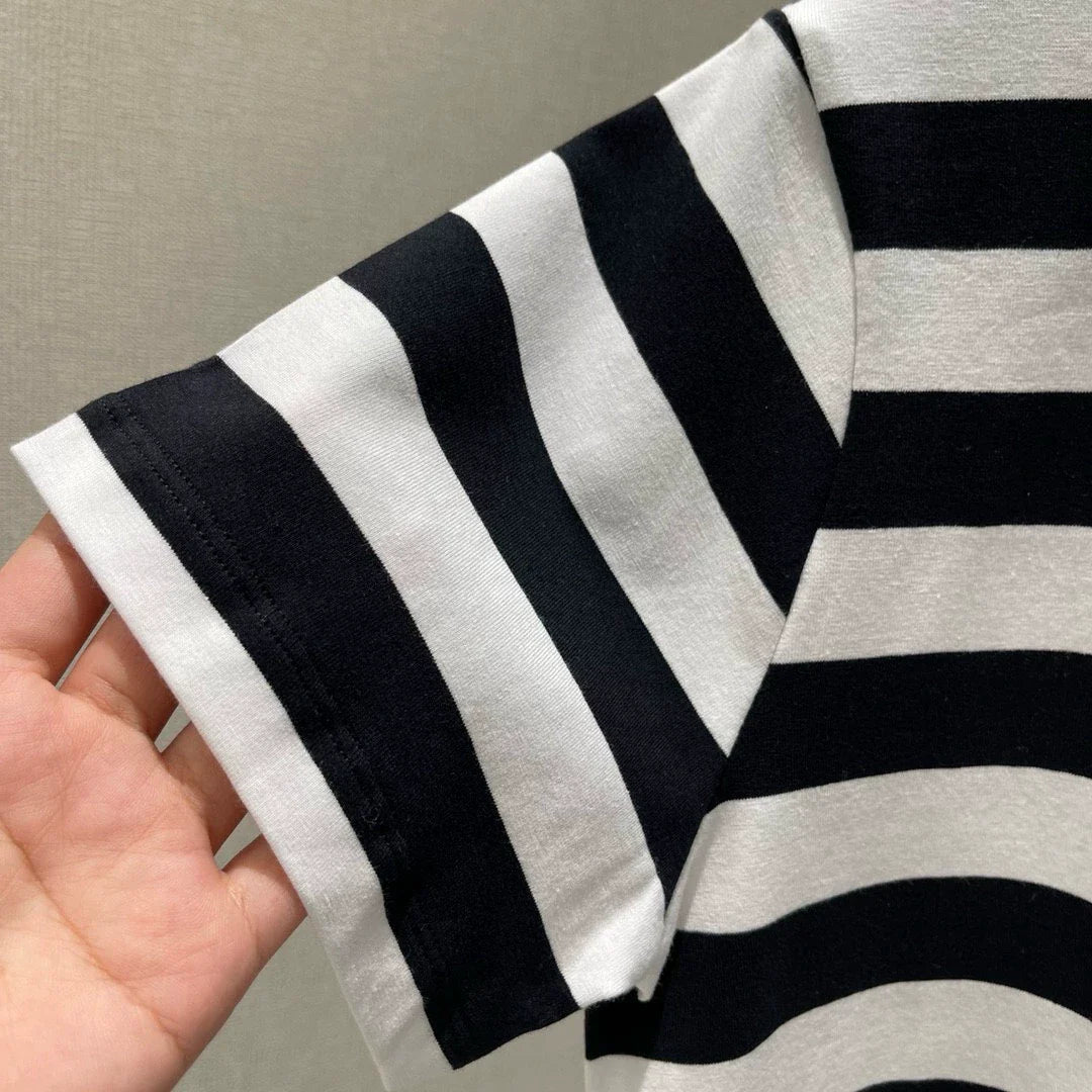 25 New black and white striped short-sleeved T-shirt