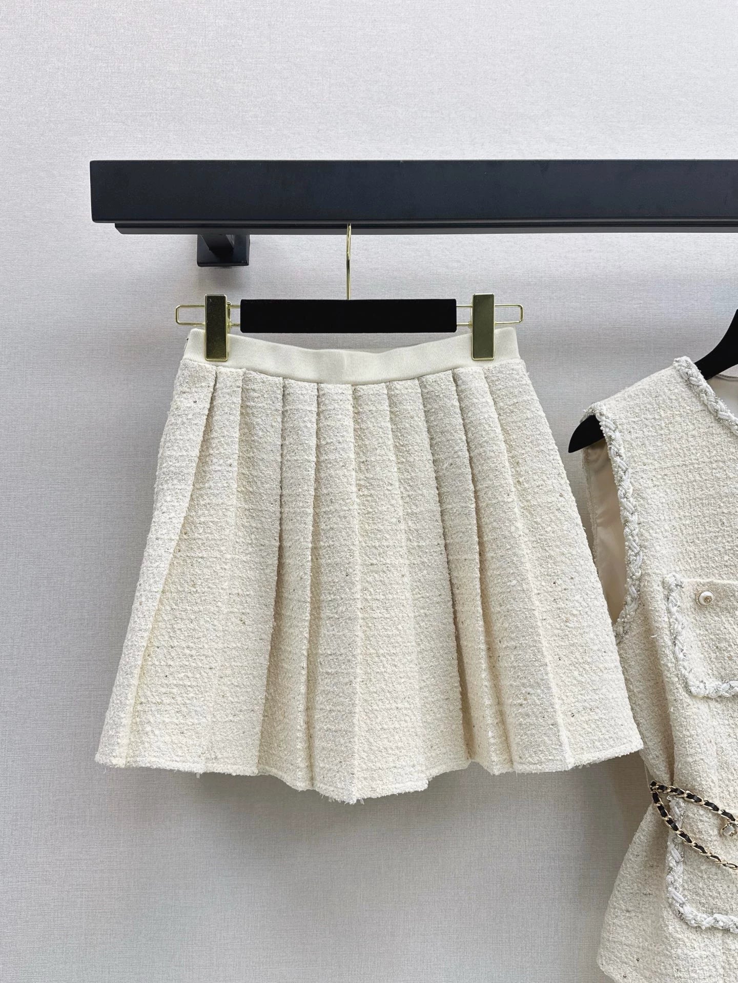 25 Spring/Summer New Knitting Set Sleeveless Knitting Vest + Pressure Pleated Half Skirt